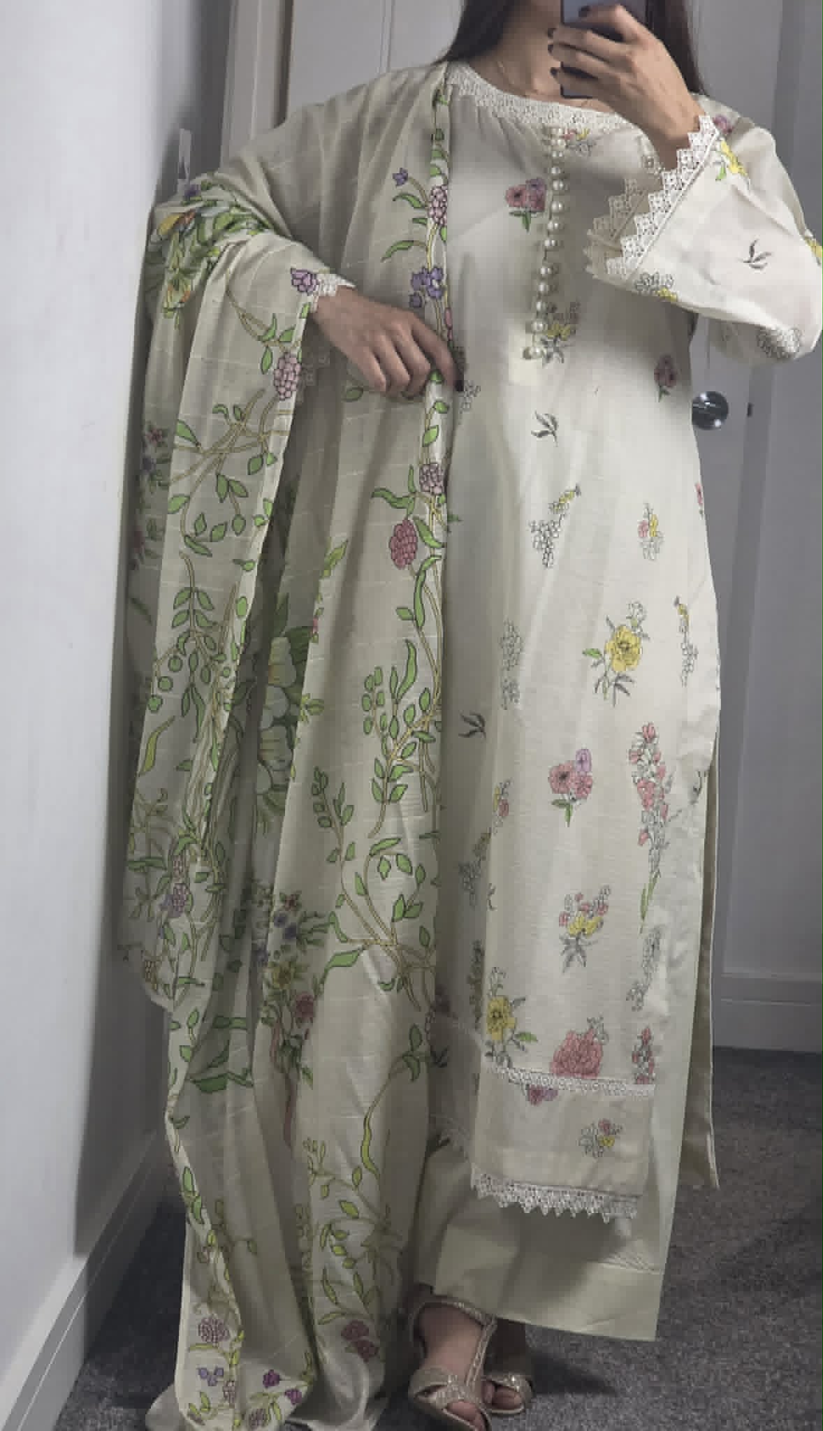 Uznau Printed Lawn Three Piece Suit UZ-LWN-WHT017