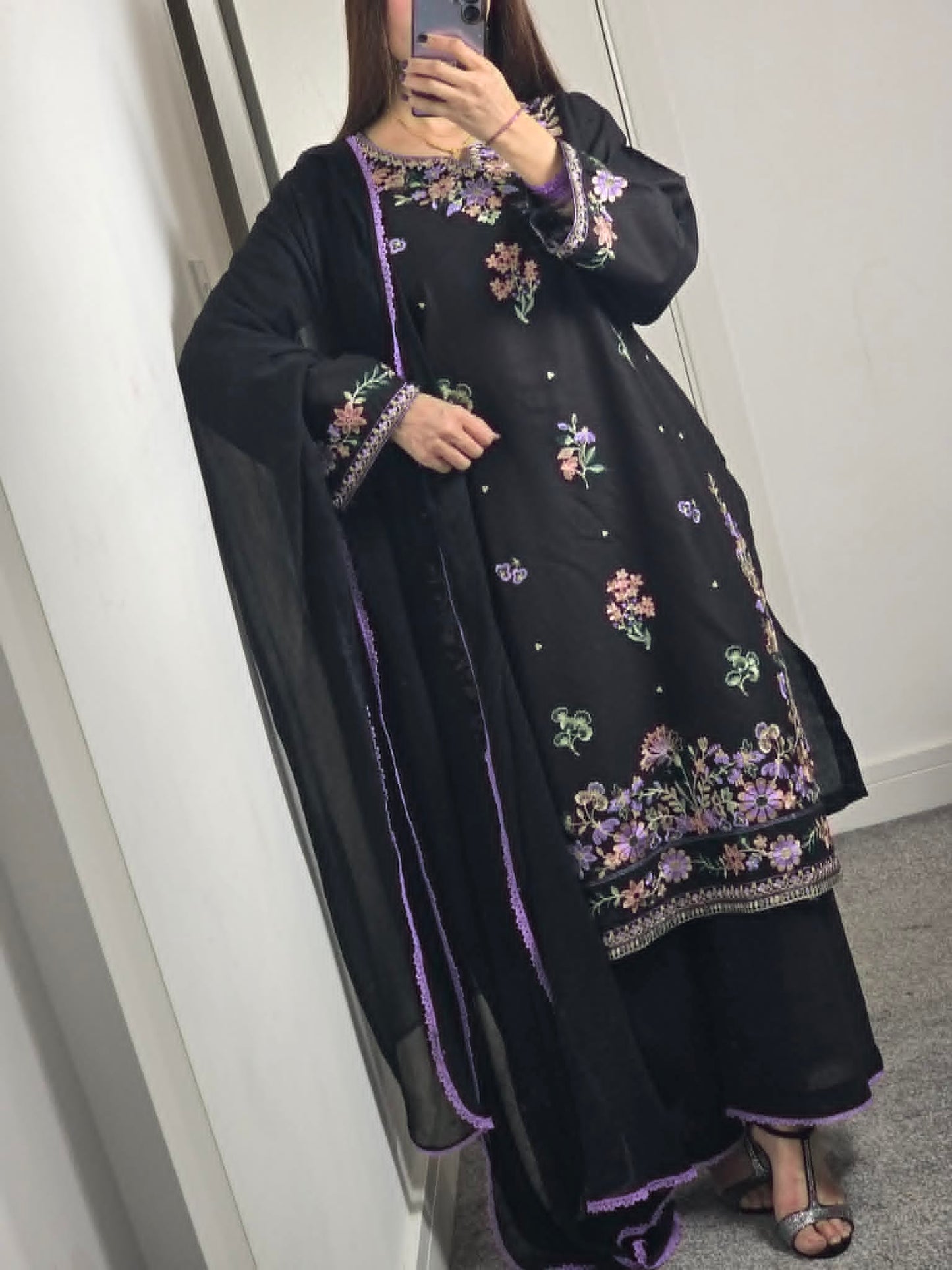 Uznau Embroidered Lawn Three Piece Suit UZ-LWN-BLK029