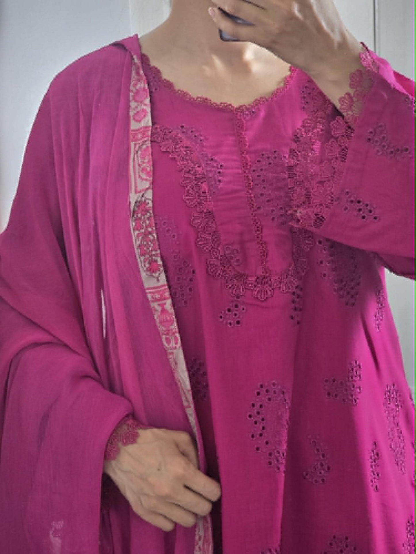 Uznau Embroidered Lawn Three Piece Suit UZ-LWN-PNK021