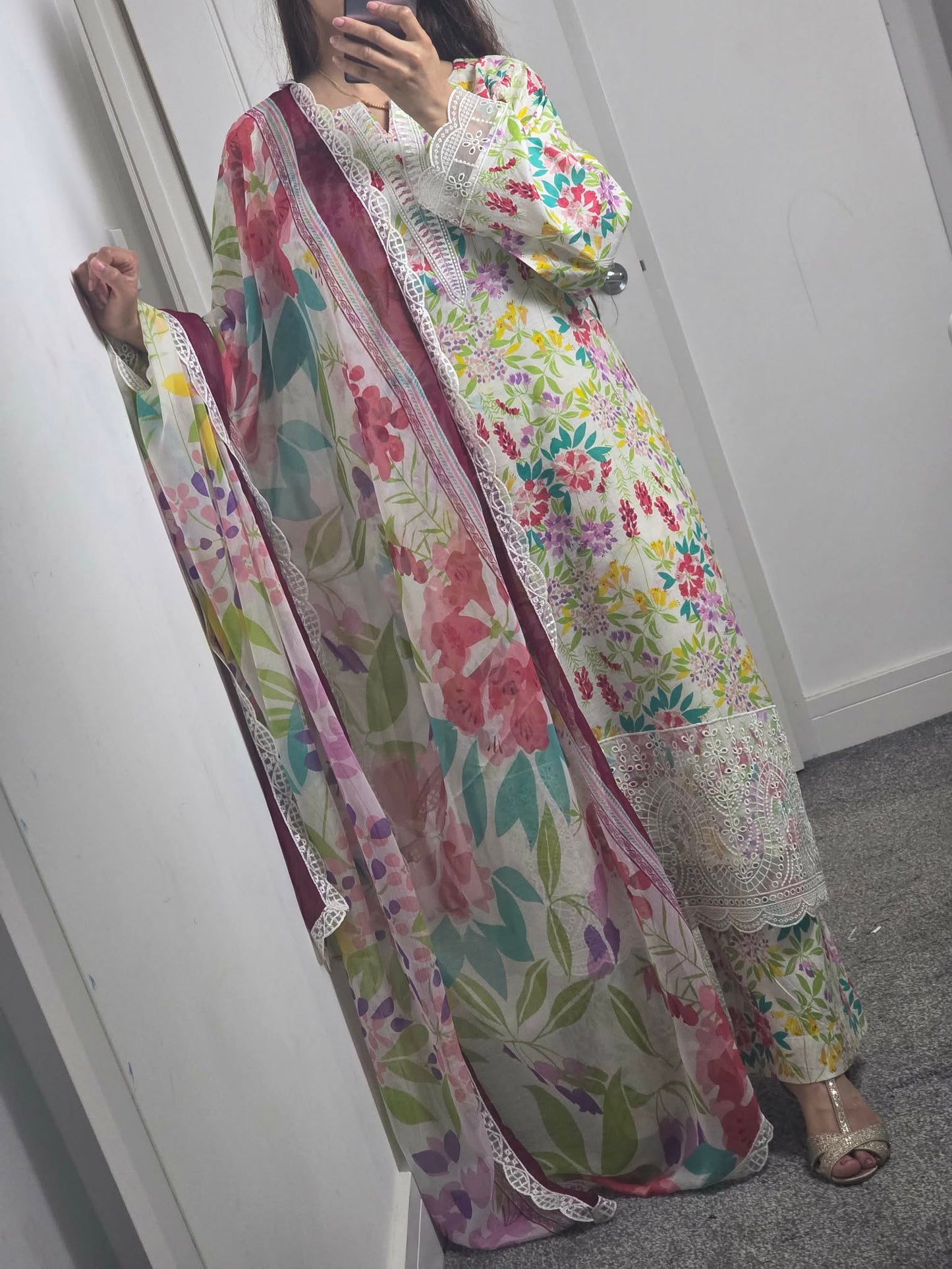Uznau Embroidered Lawn Three Piece Suit UZ-LWN-WHT021