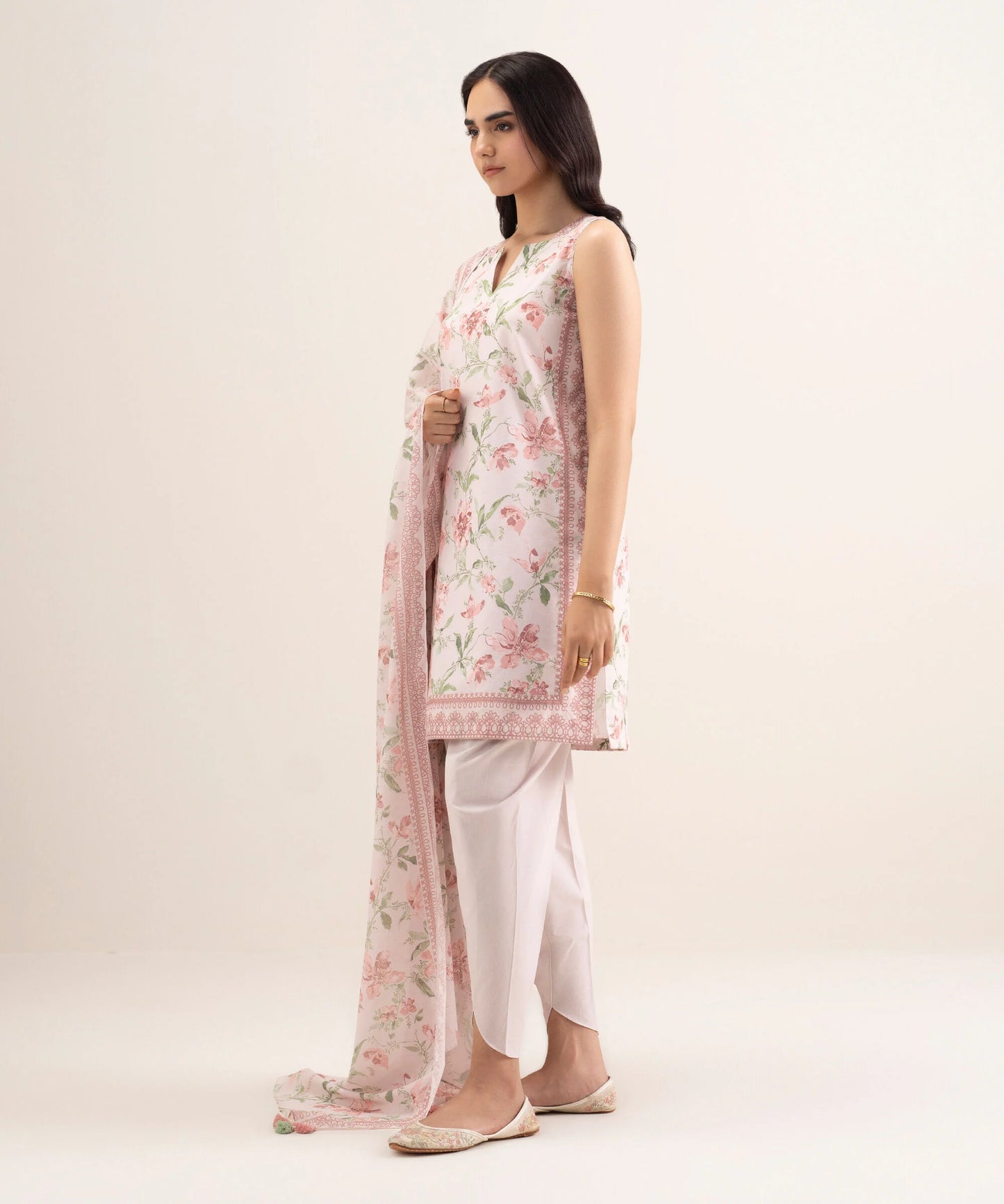 Sapphire Printed Lawn Three Piece Suit With Matchin Dupatta SP-LWN-PNK013