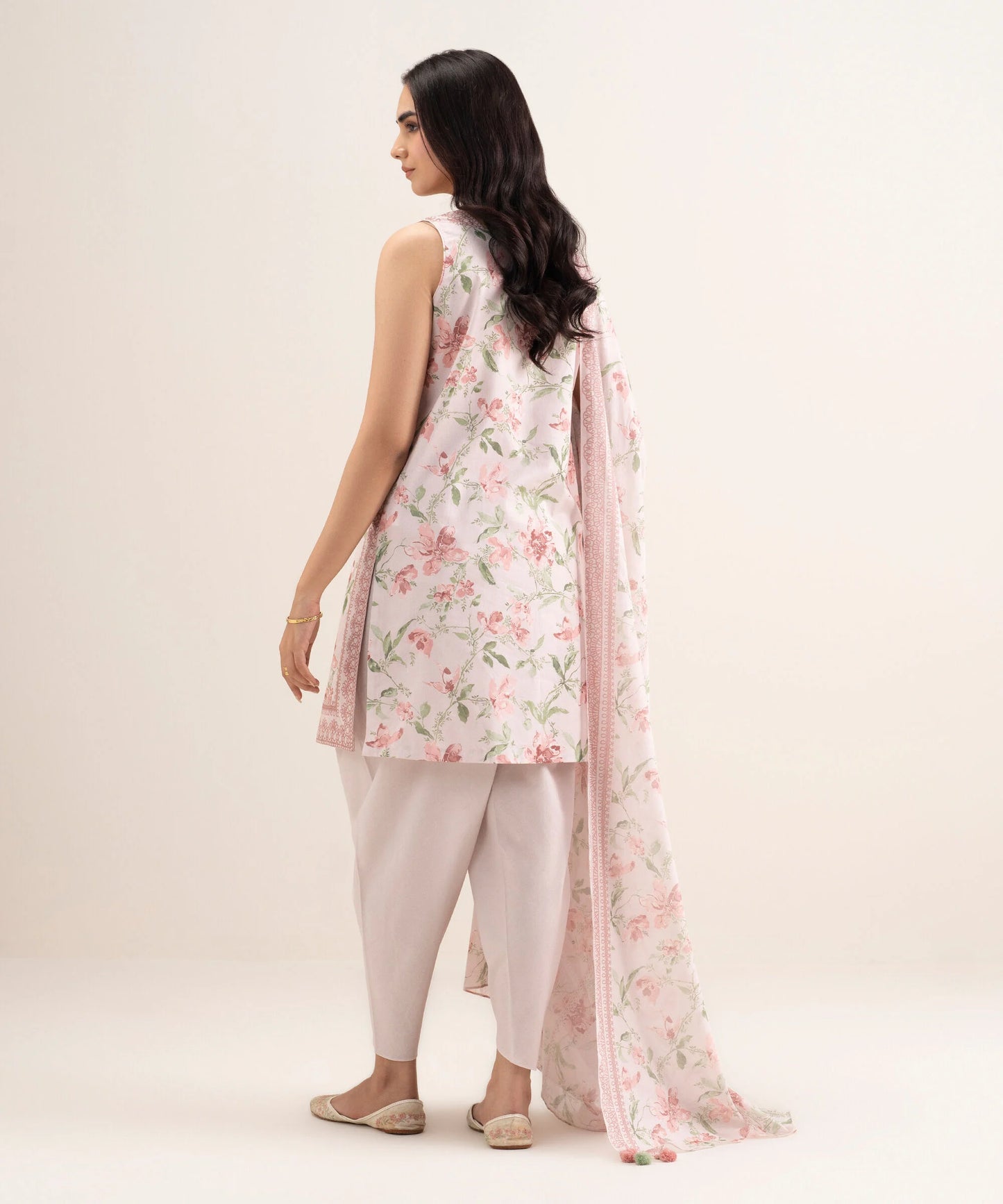Sapphire Printed Lawn Three Piece Suit With Matchin Dupatta SP-LWN-PNK013