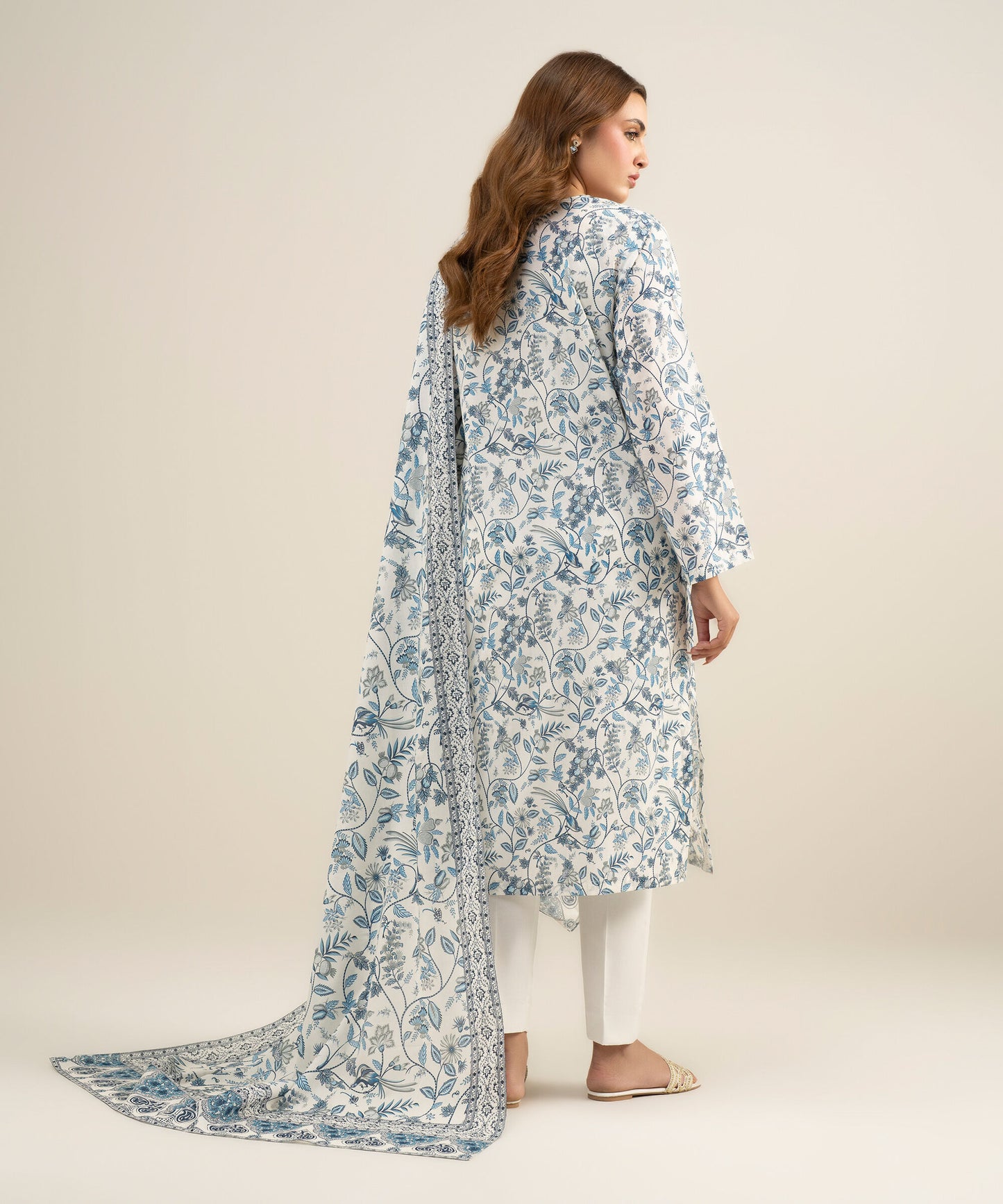 Sapphire Embroidered Lawn Three Piece Suit SP-LWN-BLU011