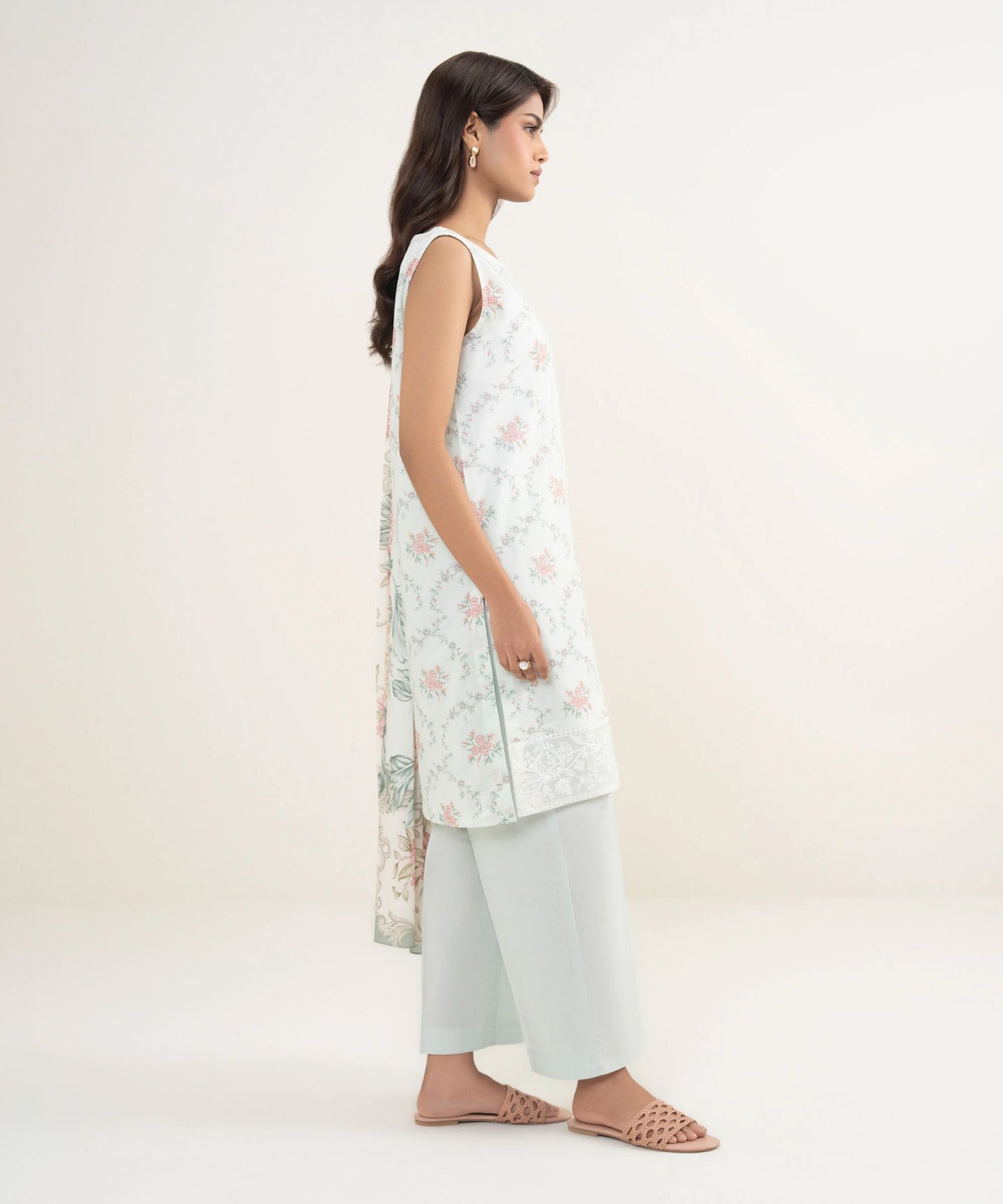 Sapphire Embrpidered Lawn Three Piece Suit SP-LWN-BLU016