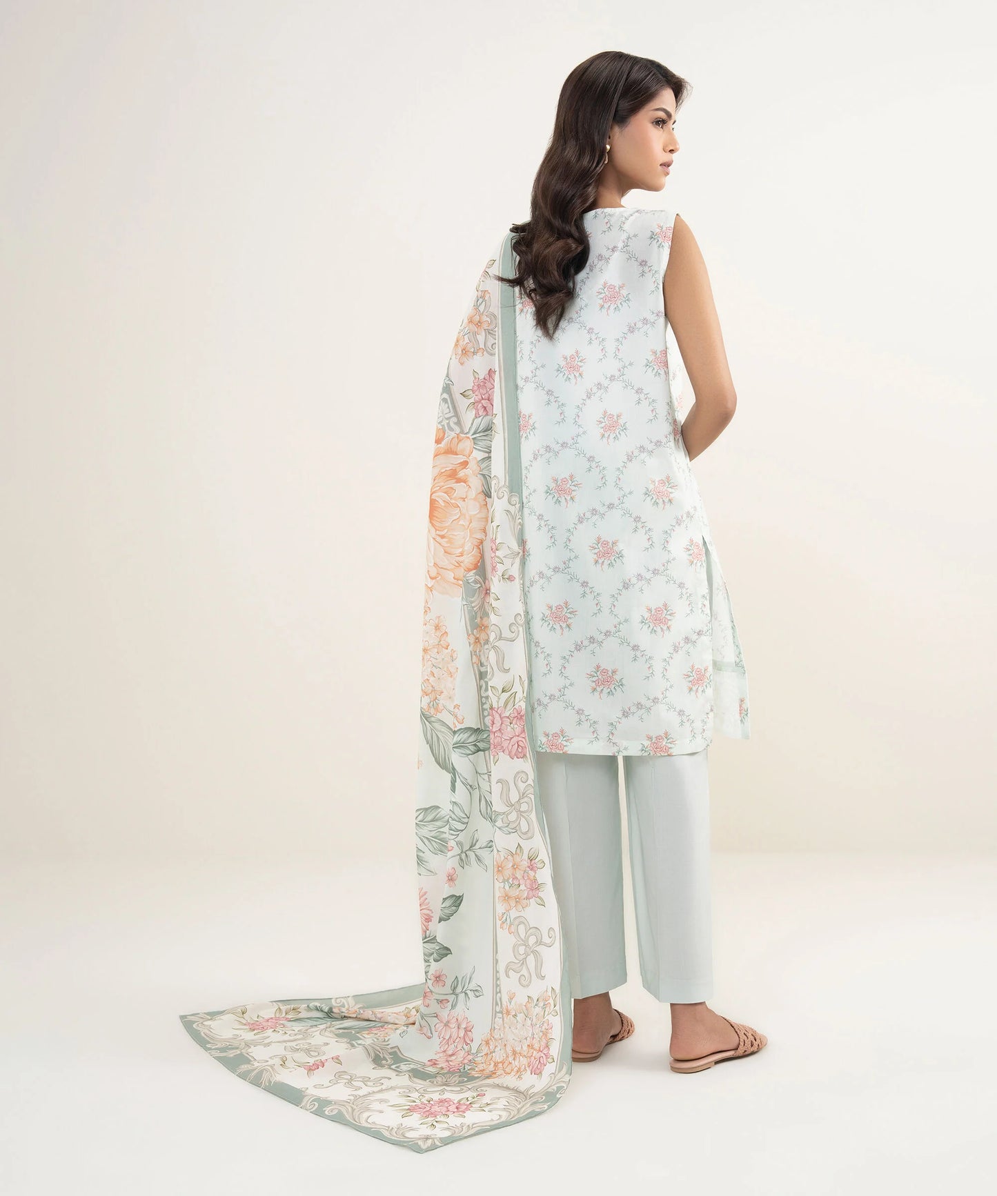 Sapphire Embrpidered Lawn Three Piece Suit SP-LWN-BLU016