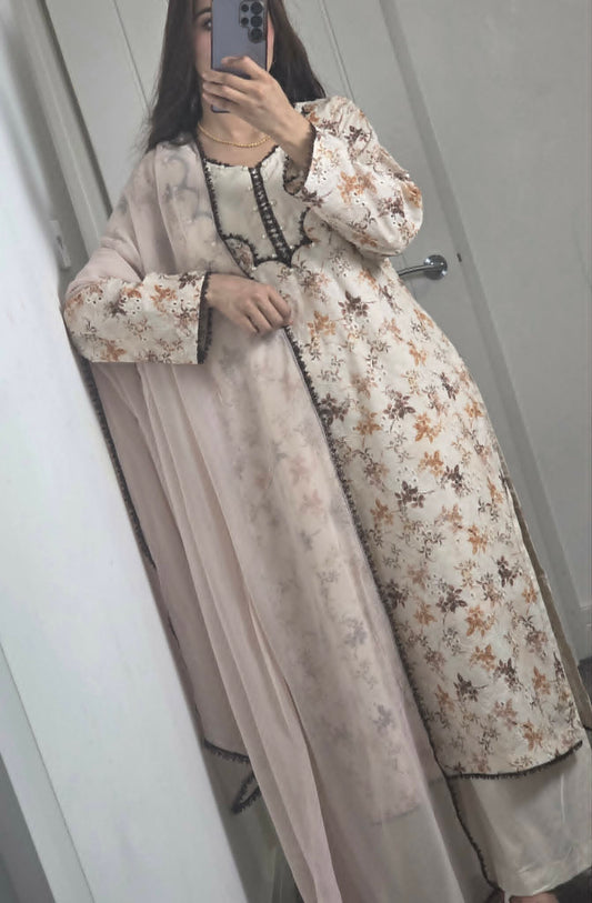 Uznau Embroidered Lawn Three Piece Suit UZ-LWN-WHT019