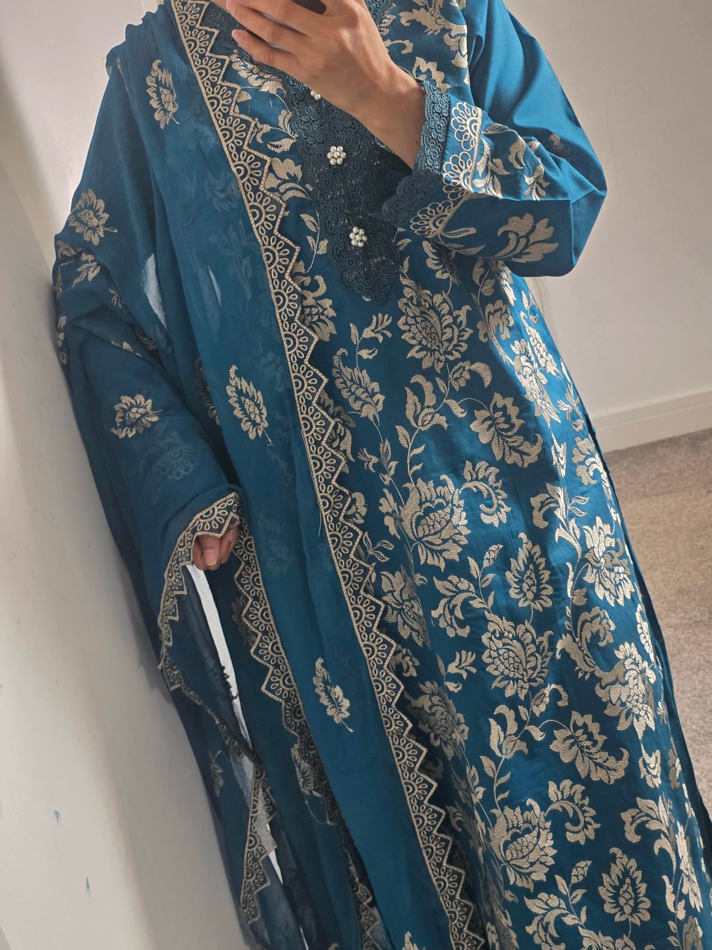 Uznau Embroidered Lawn Three Piece Suit UZ-LWN-BLU025