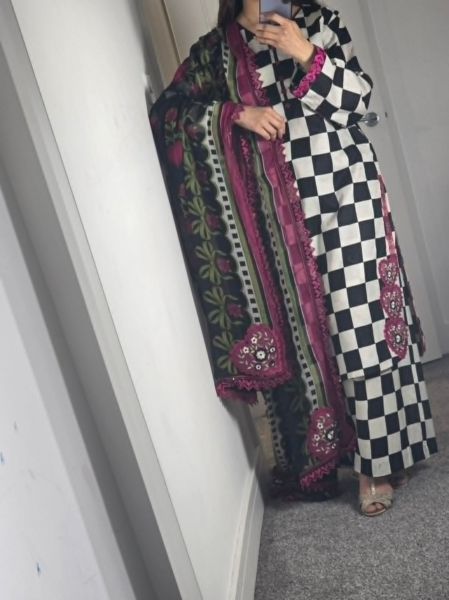 Uznau Embroidered Lawn Three Piece Suit UZ-LWN-BLK028