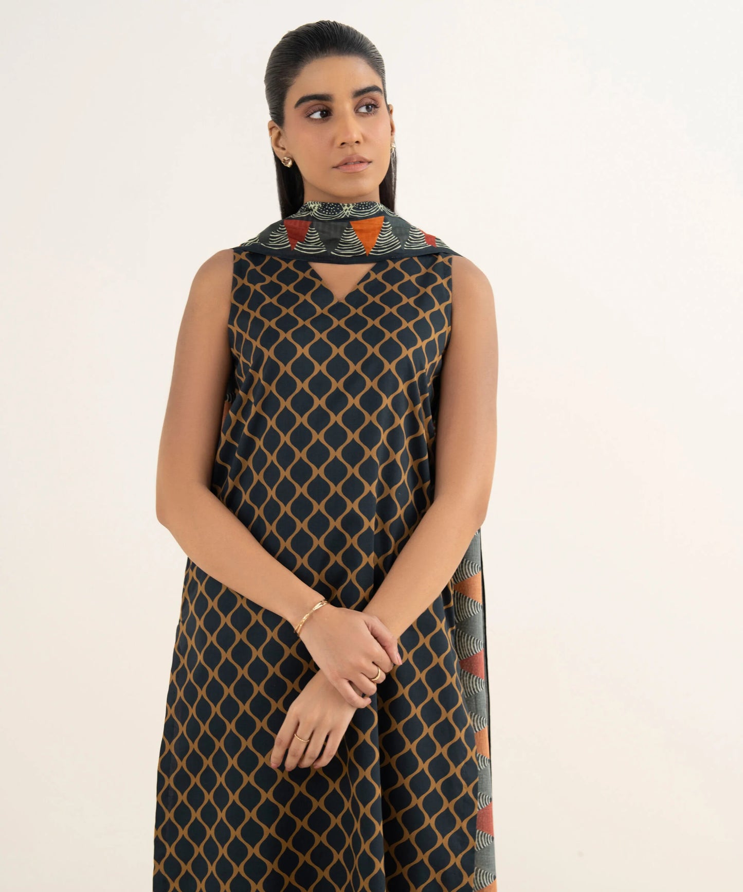 Sapphire Printed Lawn Three Piece Suit SP-LWN-BR06