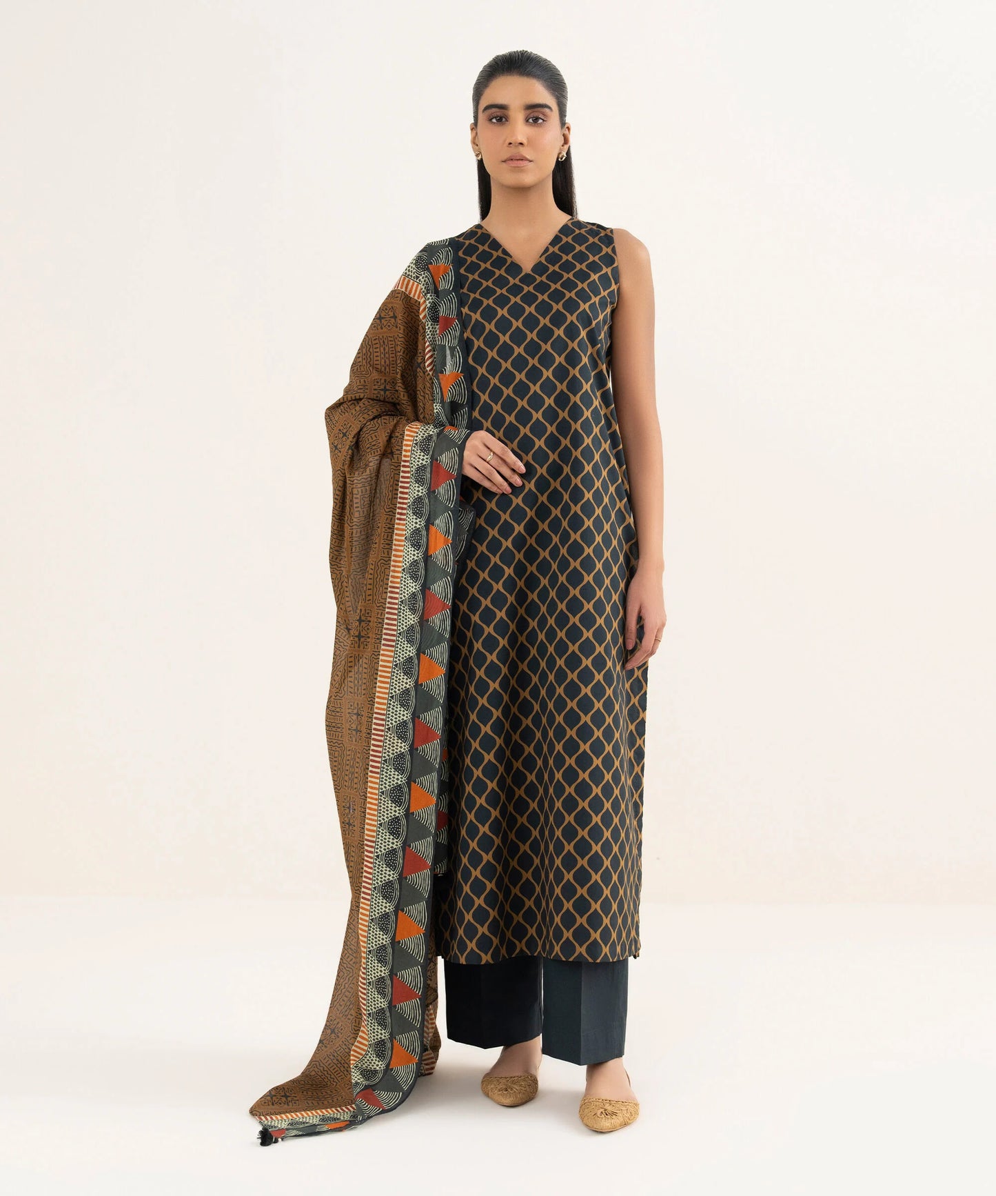 Sapphire Printed Lawn Three Piece Suit SP-LWN-BR06