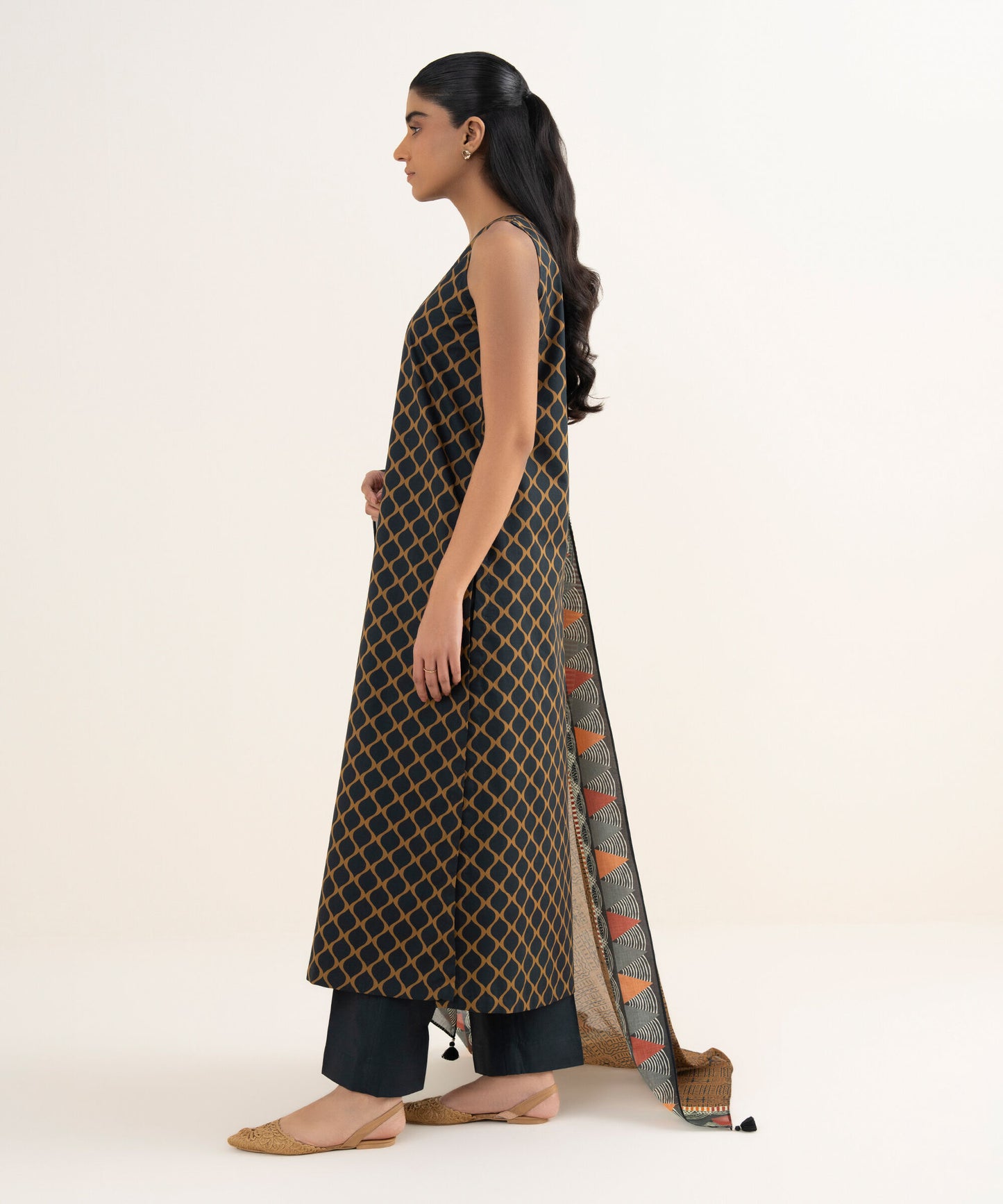 Sapphire Printed Lawn Three Piece Suit SP-LWN-BR06