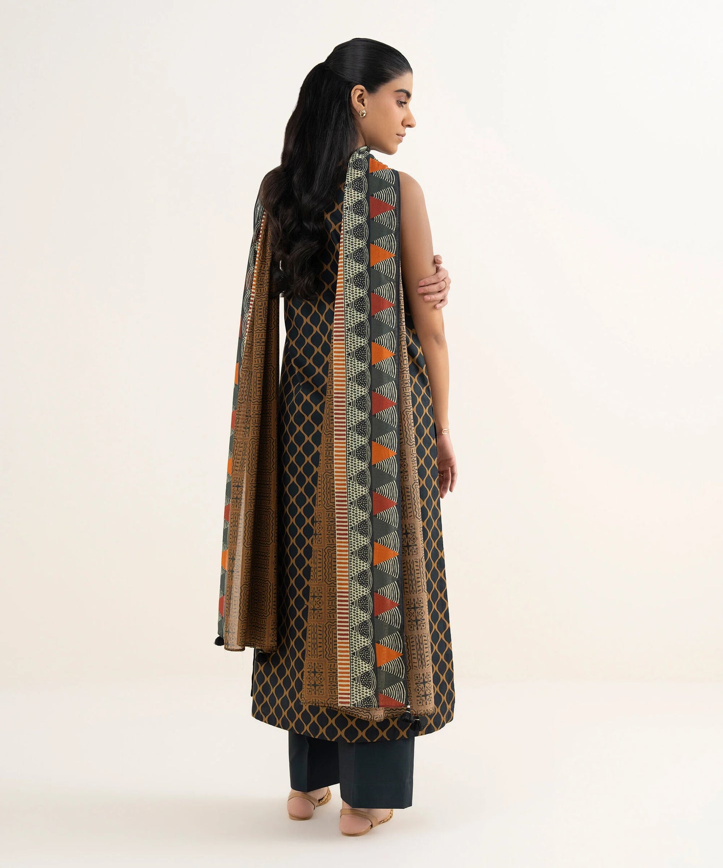 Sapphire Printed Lawn Three Piece Suit SP-LWN-BR06