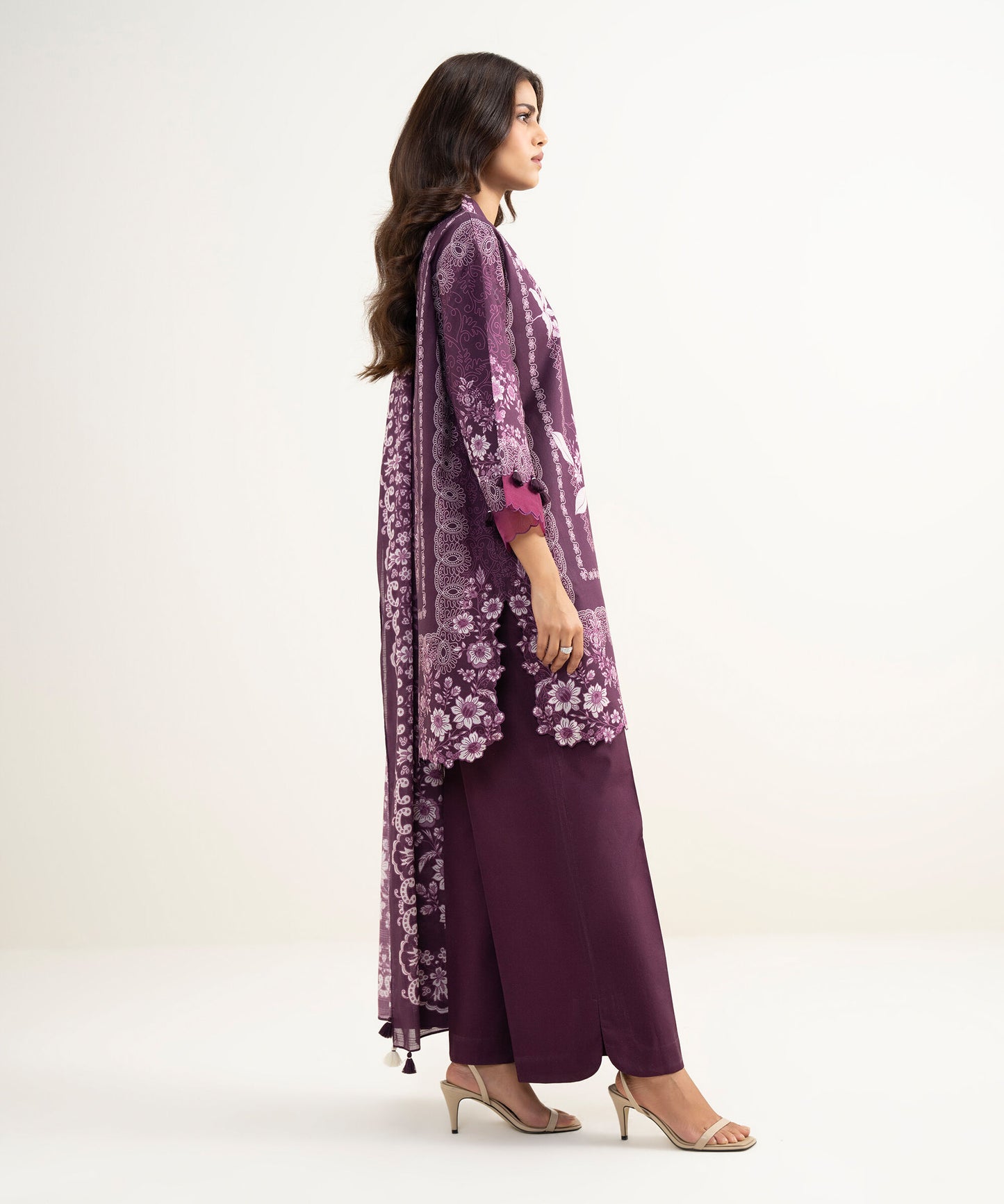 Sapphire Printed Lawn Three Piece Suit SP-LWN-PRP017