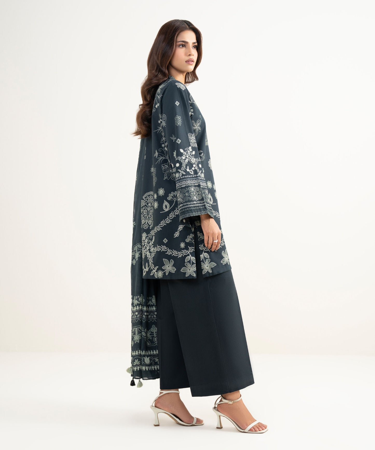 Sapphire Printed Lawn Three Piece Suit SP-LWN-BLK030