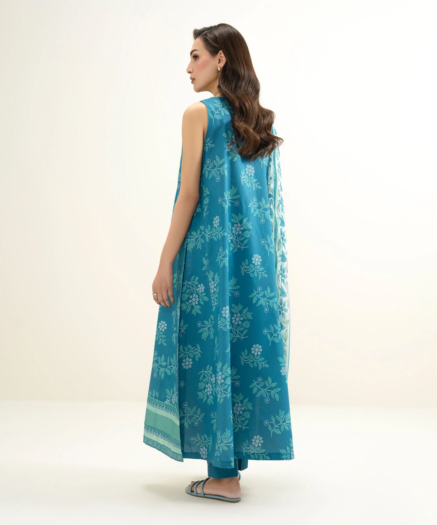Sapphire Embroidered Lawn Three Piece Suit SP-LWN-TL03