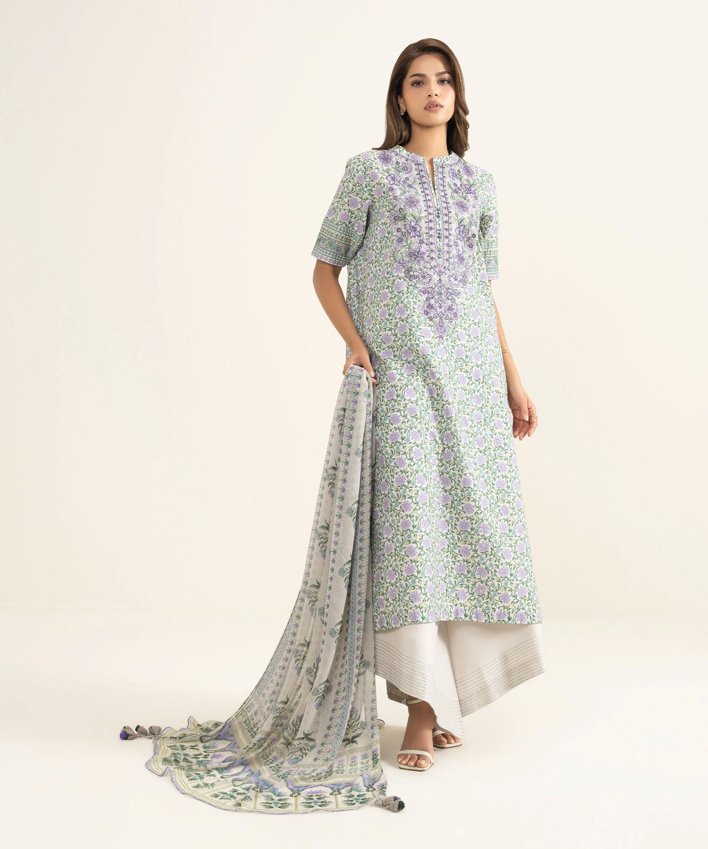 Sapphire Embroidered Lawn Three Piece Suit SP-LWN-PRP014