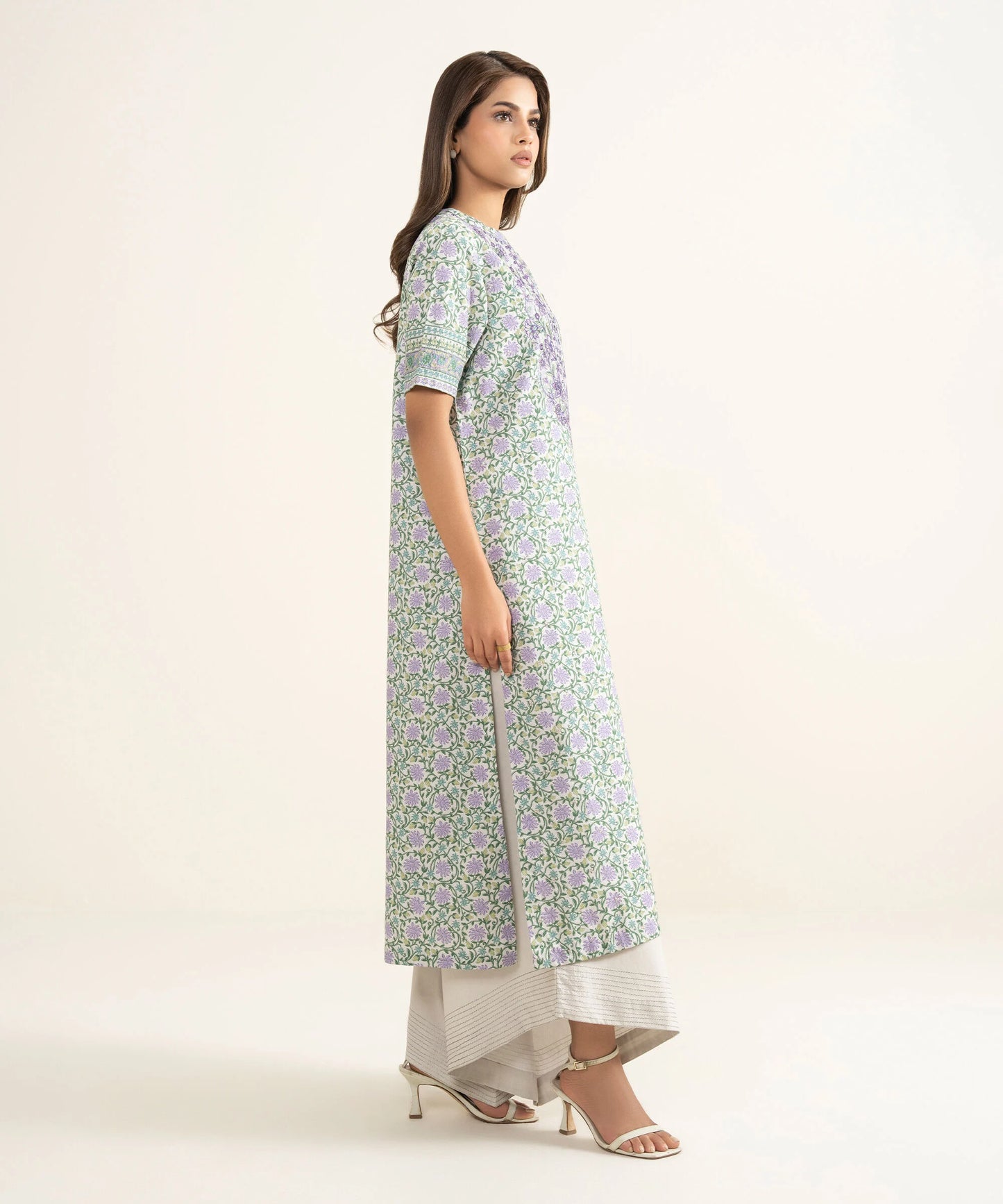 Sapphire Embroidered Lawn Three Piece Suit SP-LWN-PRP014