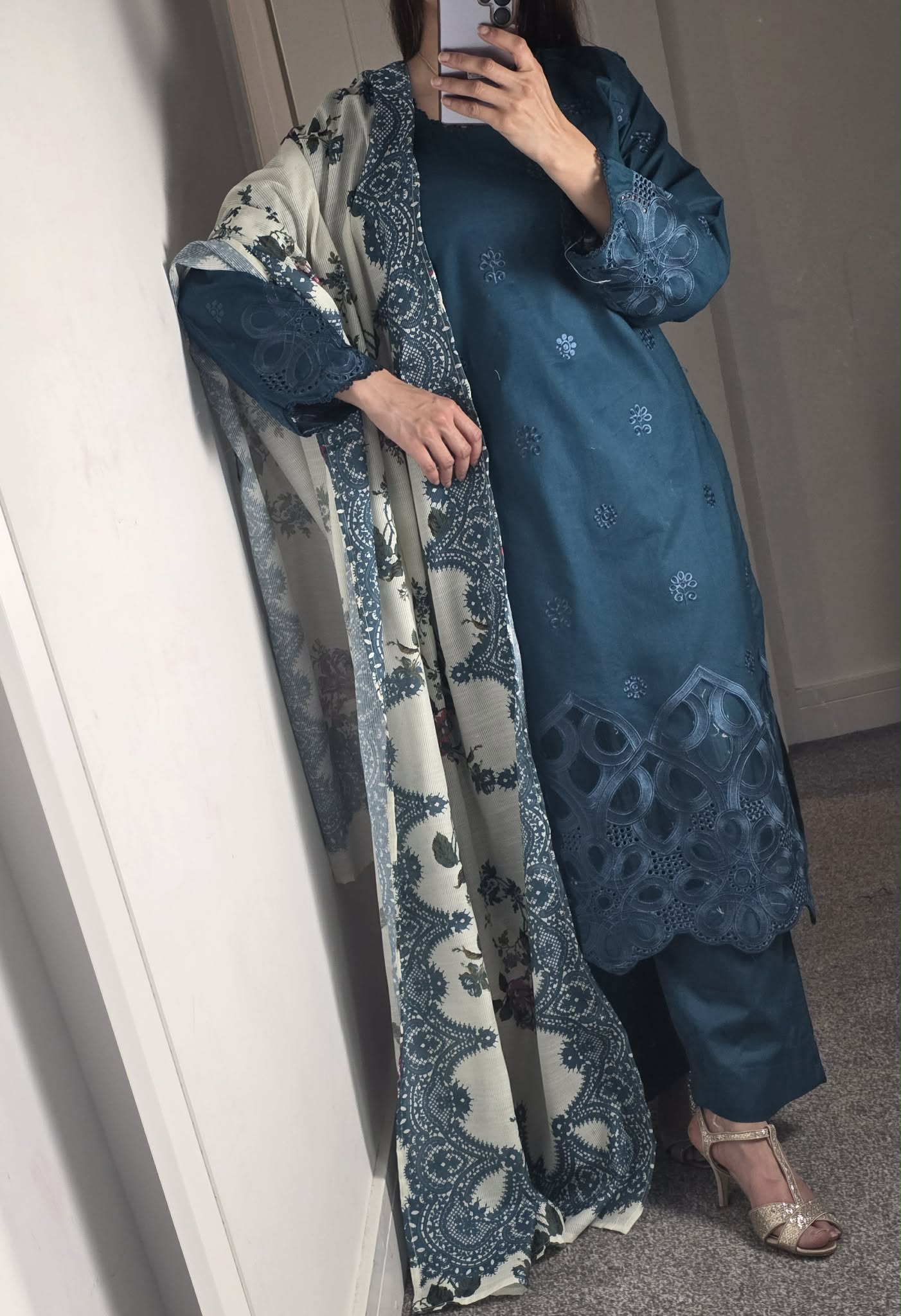 Uznau Embroidered Lawn Three Piece Suit UZ-LWN-TQ05