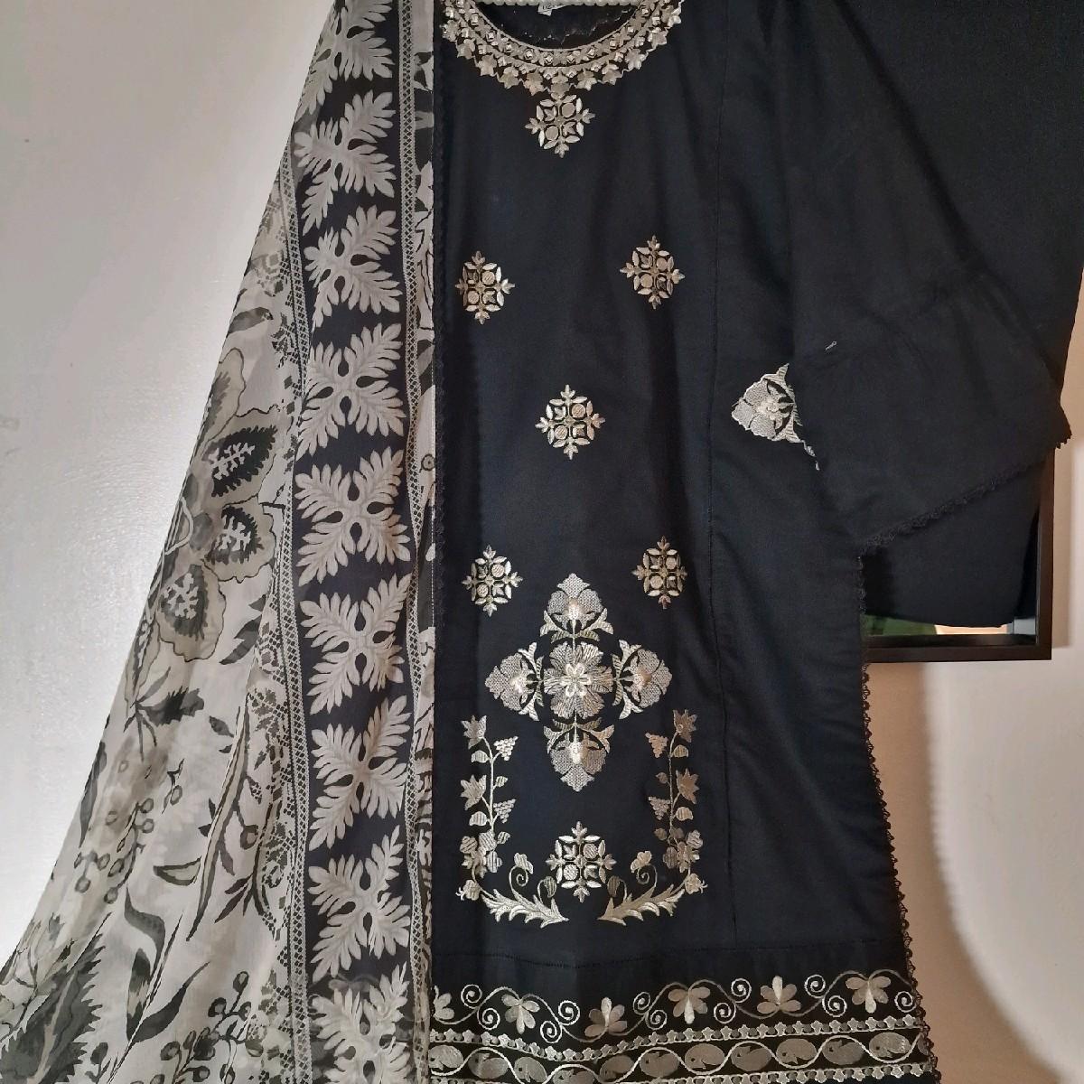 Sapphire embrioded cambric pakistani trouser kameez dupatta Traditional Clothing summer outfit eid collection