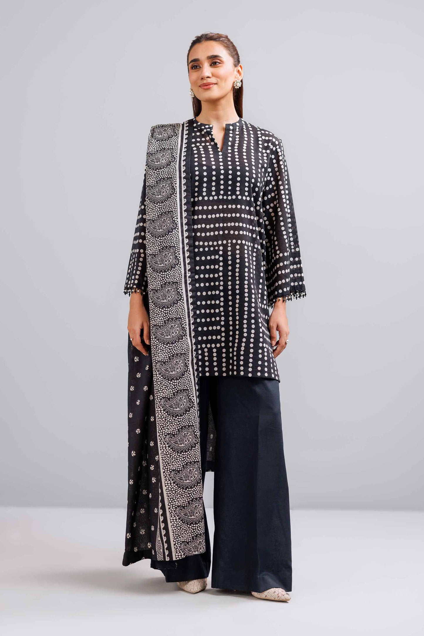 Nishaat Khaddar Three Piece Suit NS-KHD-BLK09