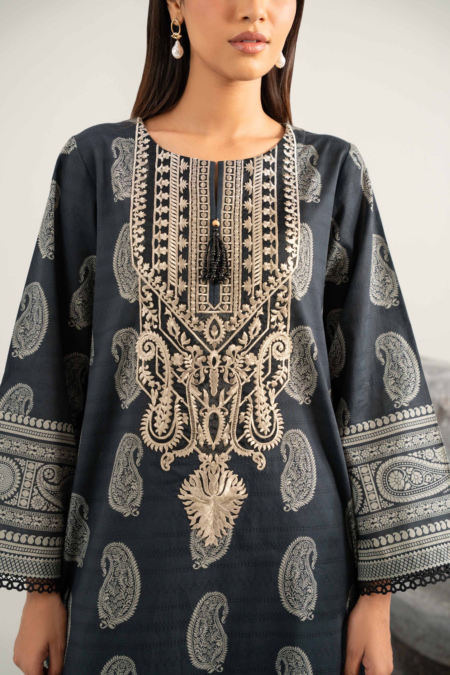 Nishat Embroidered Lawn Three Piece Suit NS-LWN-BLK02