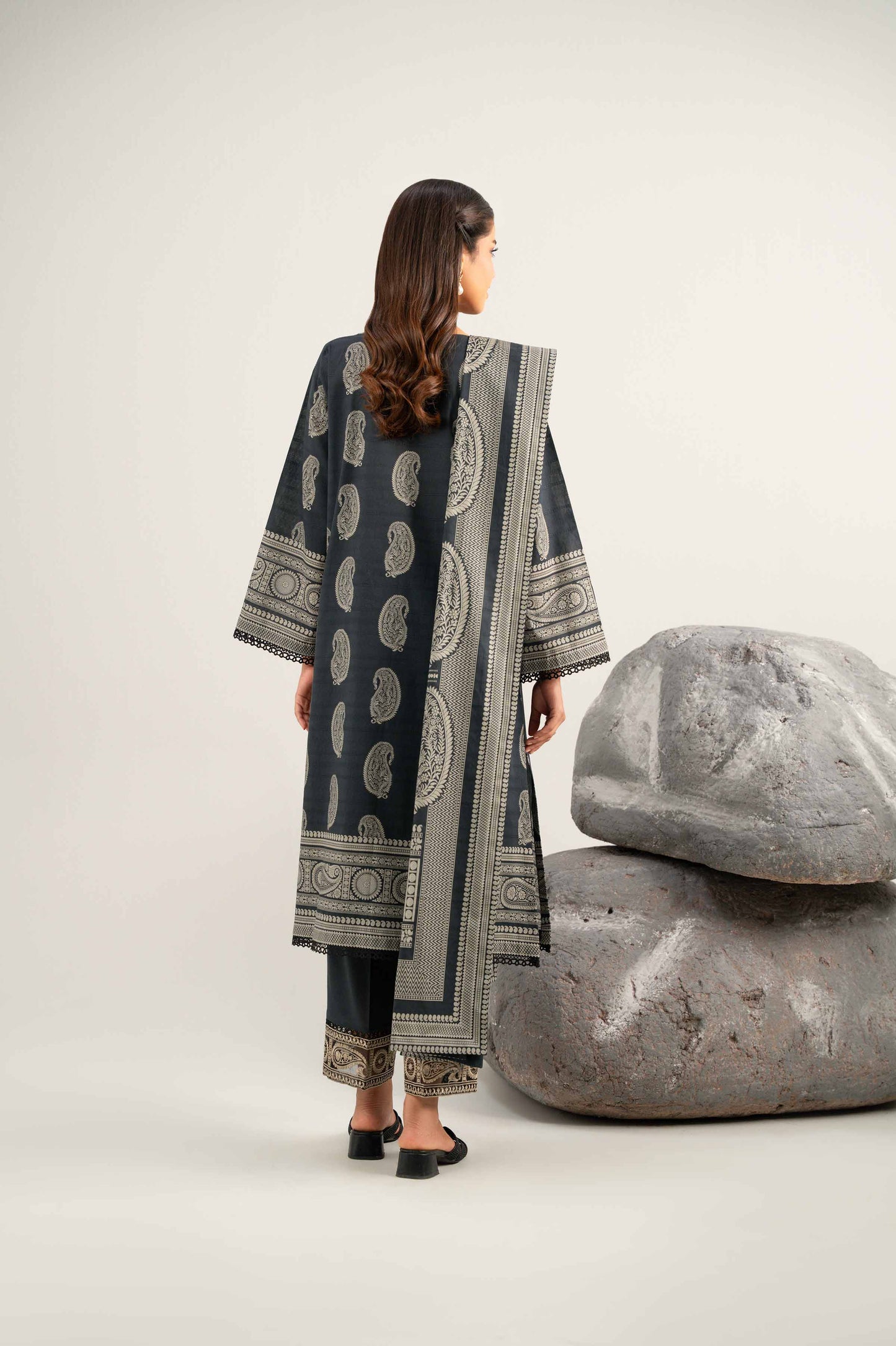 Nishat Embroidered Lawn Three Piece Suit NS-LWN-BLK02