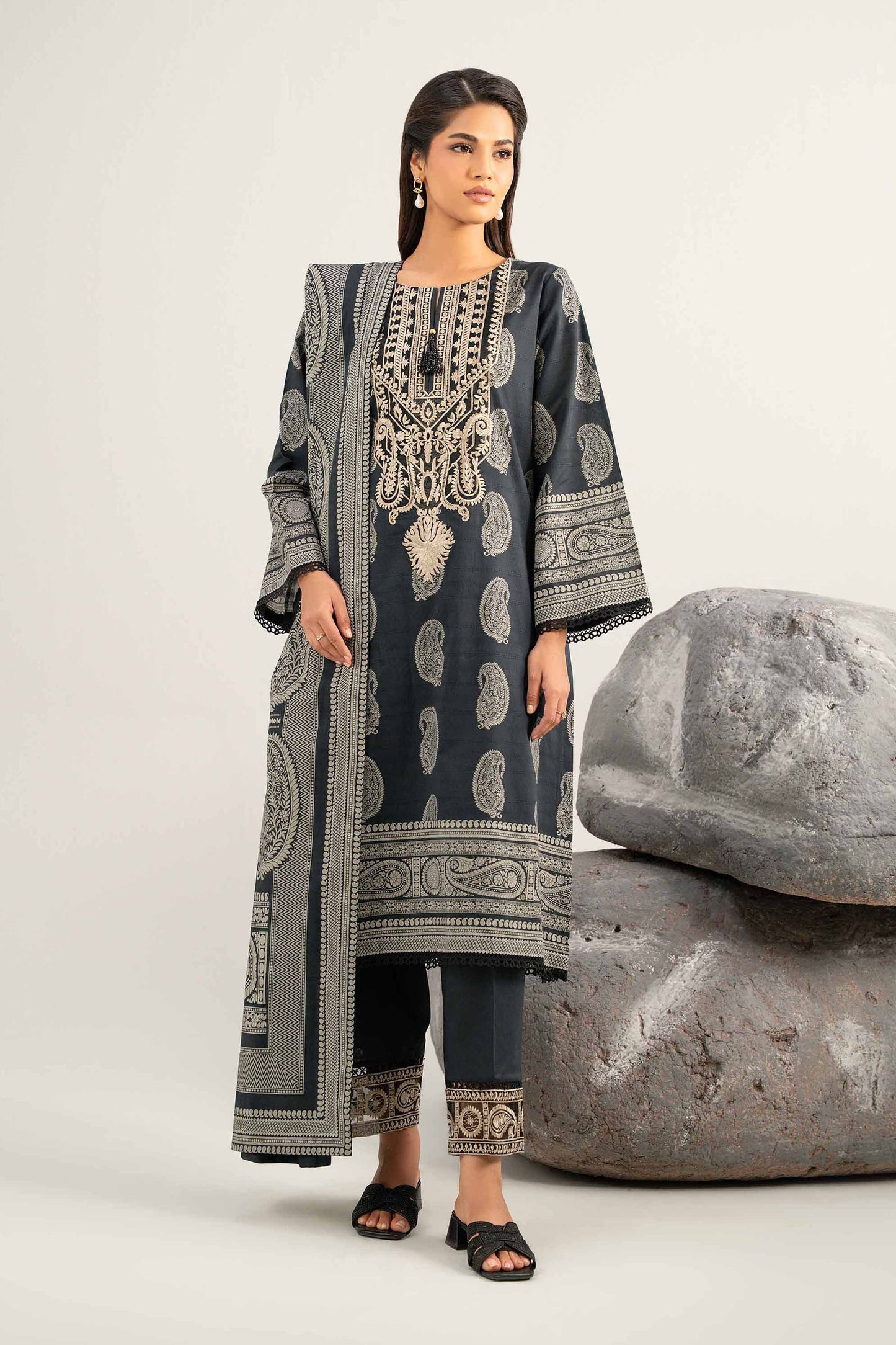 Nishat Embroidered Lawn Three Piece Suit NS-LWN-BLK02