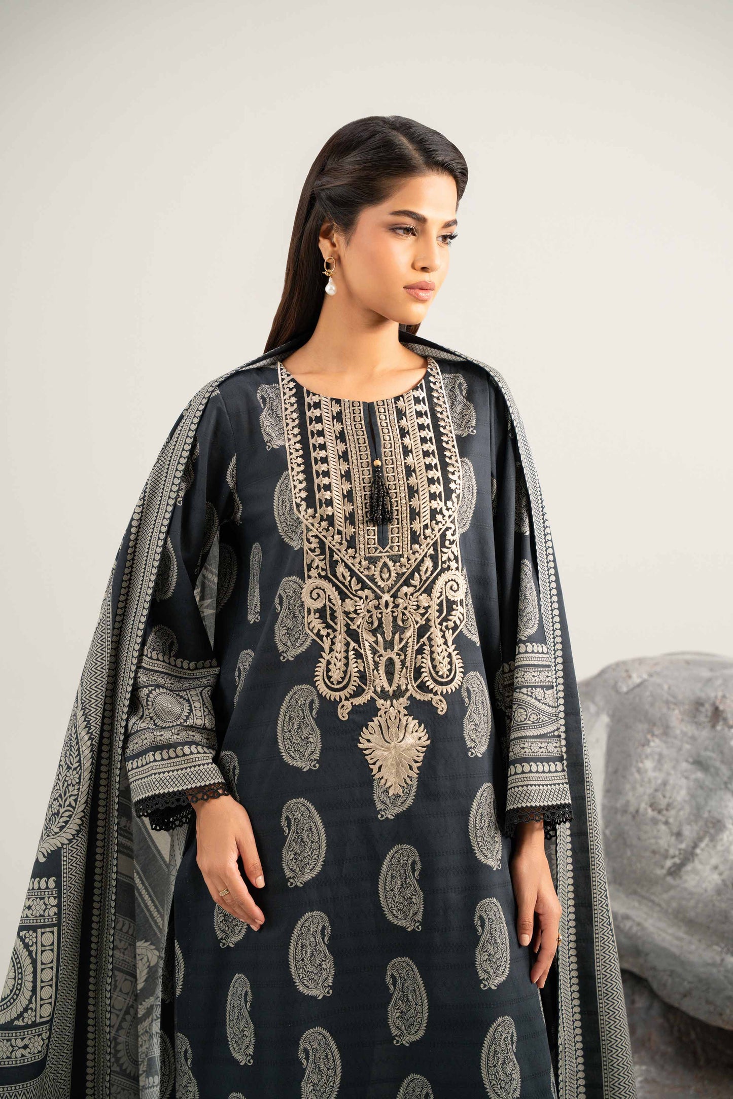 Nishat Embroidered Lawn Three Piece Suit NS-LWN-BLK02