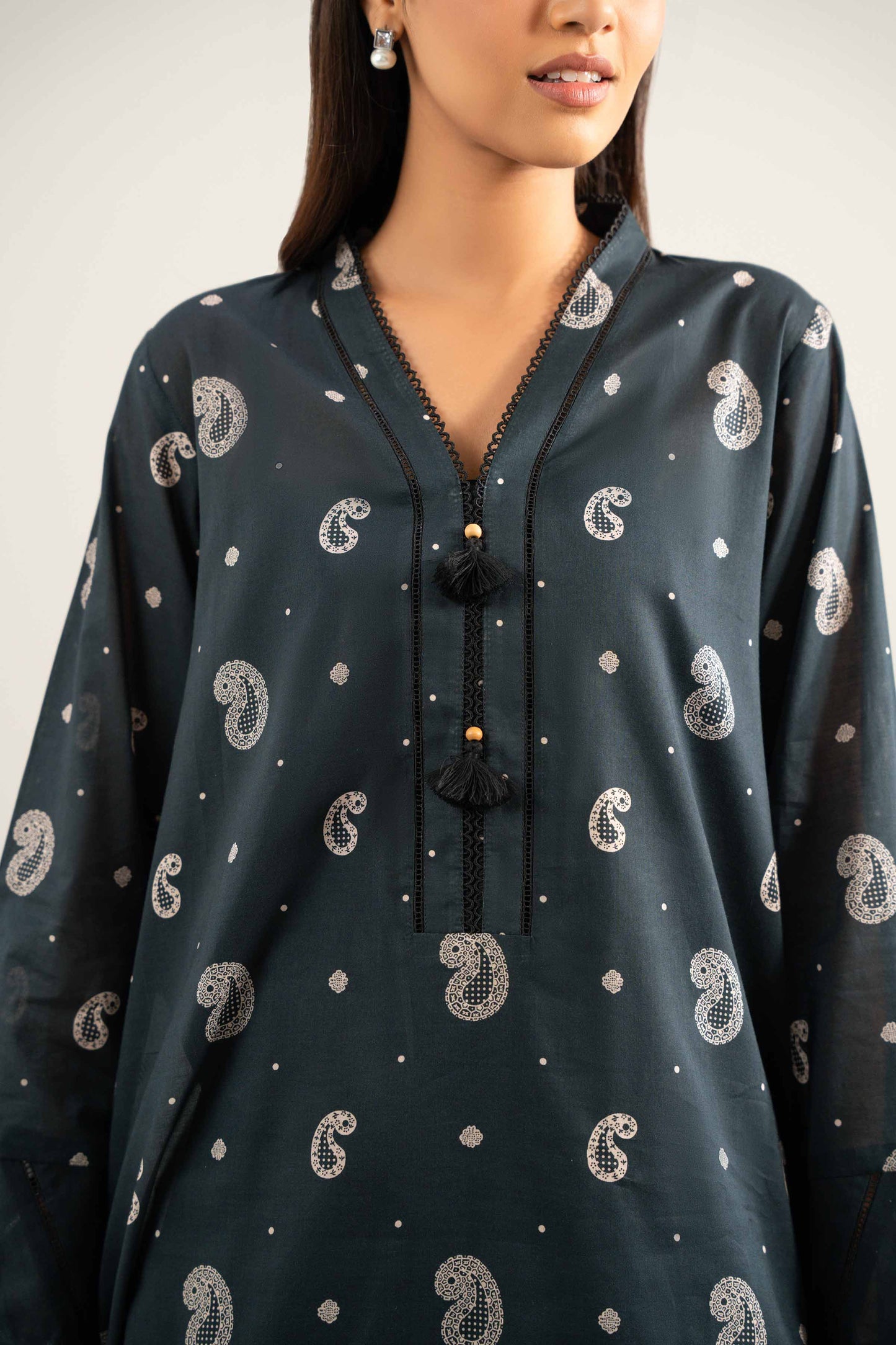 Nishat Printed Lawn Three Piece Suit NS-LWN-BLK05