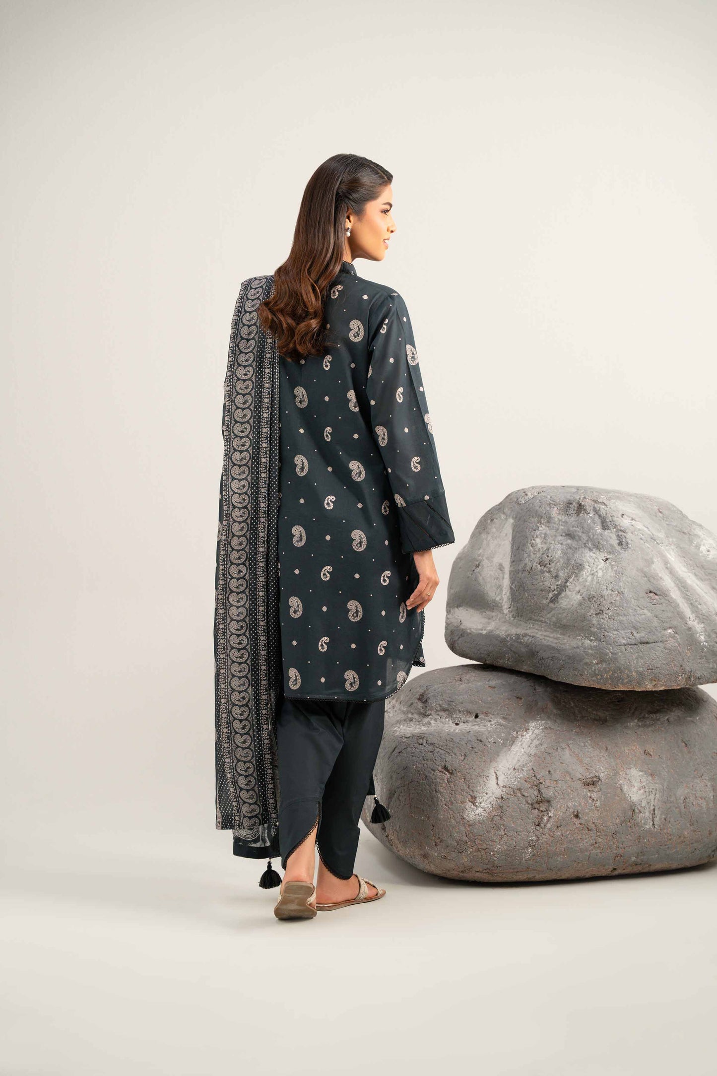 Nishat Printed Lawn Three Piece Suit NS-LWN-BLK05