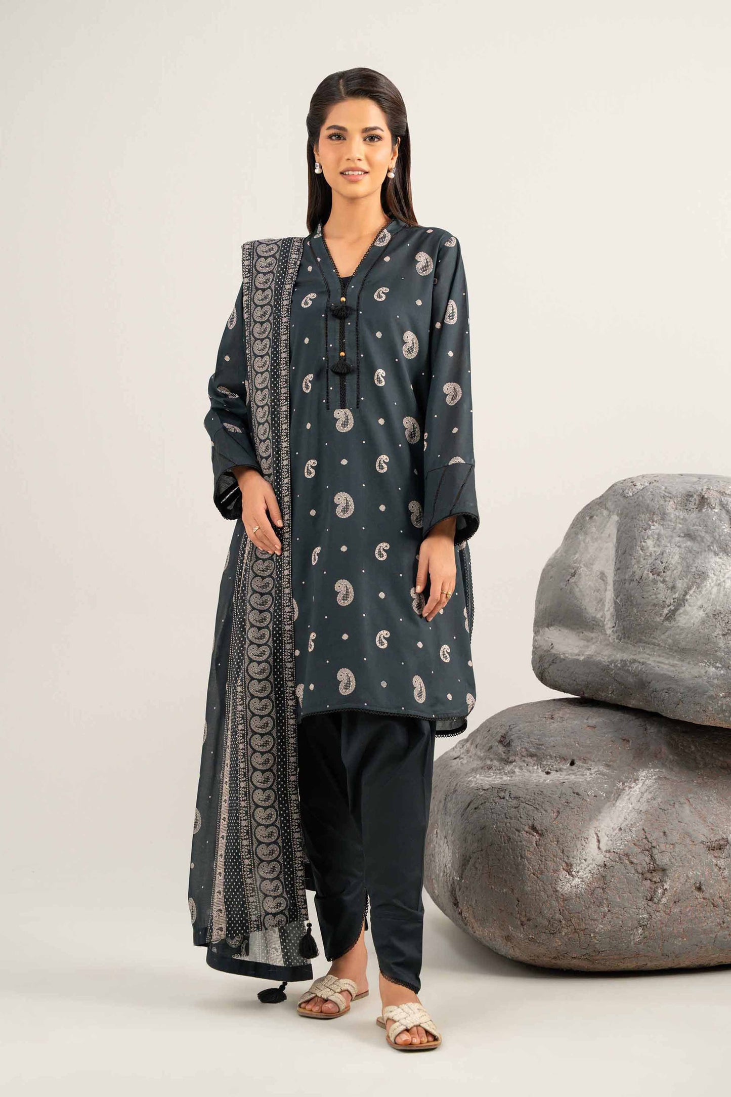 Nishat Printed Lawn Three Piece Suit NS-LWN-BLK05