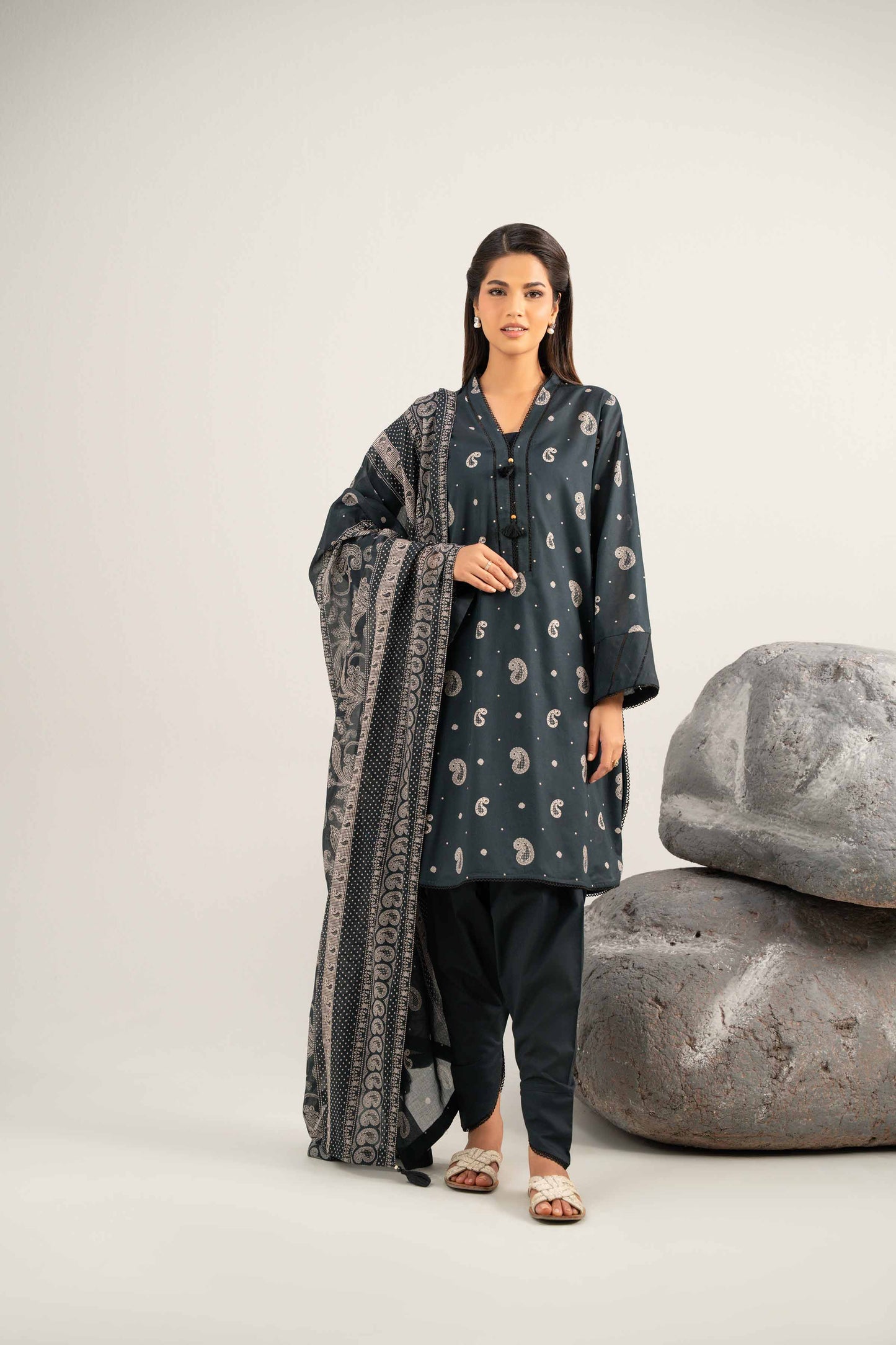 Nishat Printed Lawn Three Piece Suit NS-LWN-BLK05