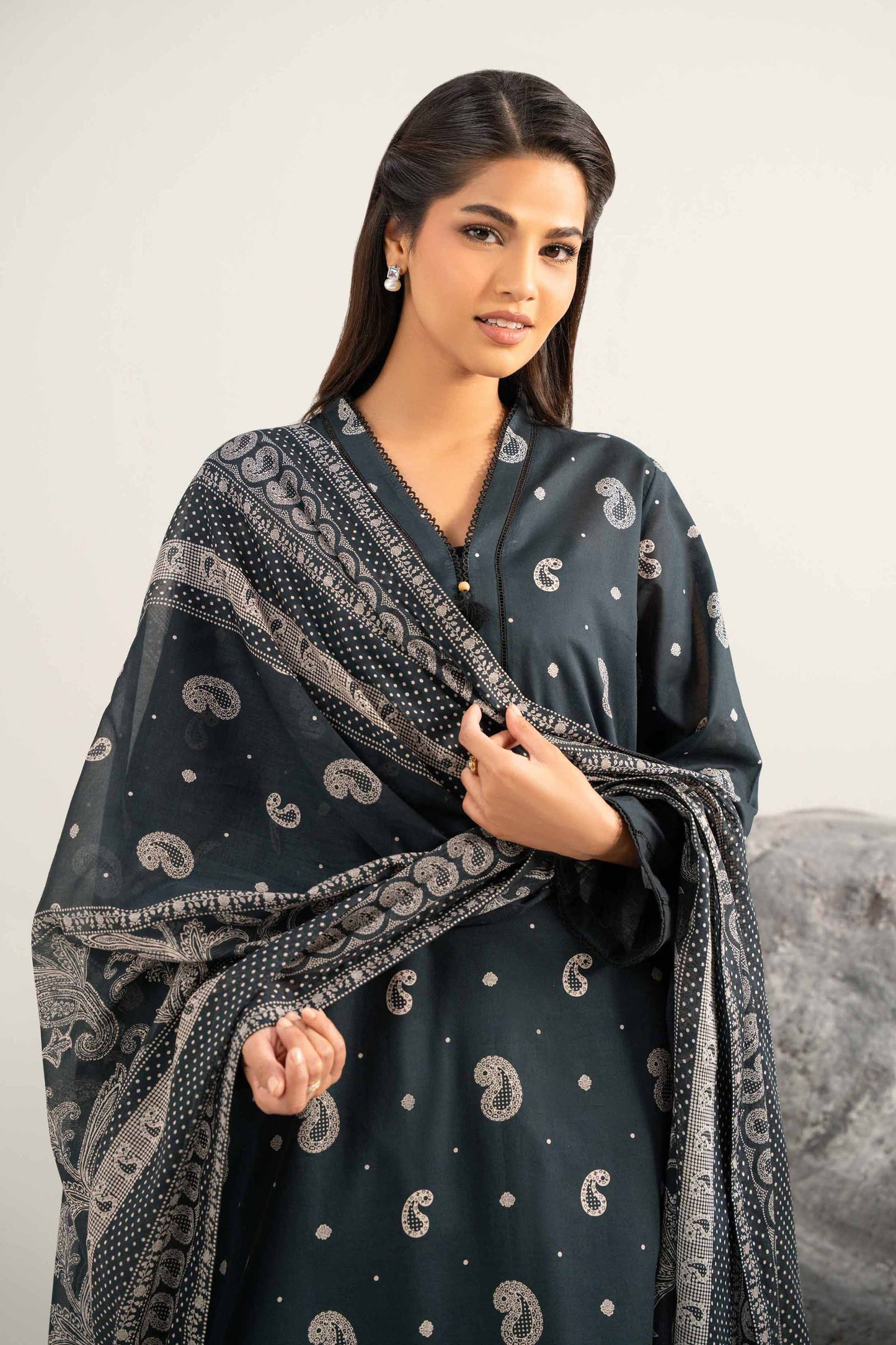 Nishat Printed Lawn Three Piece Suit NS-LWN-BLK05