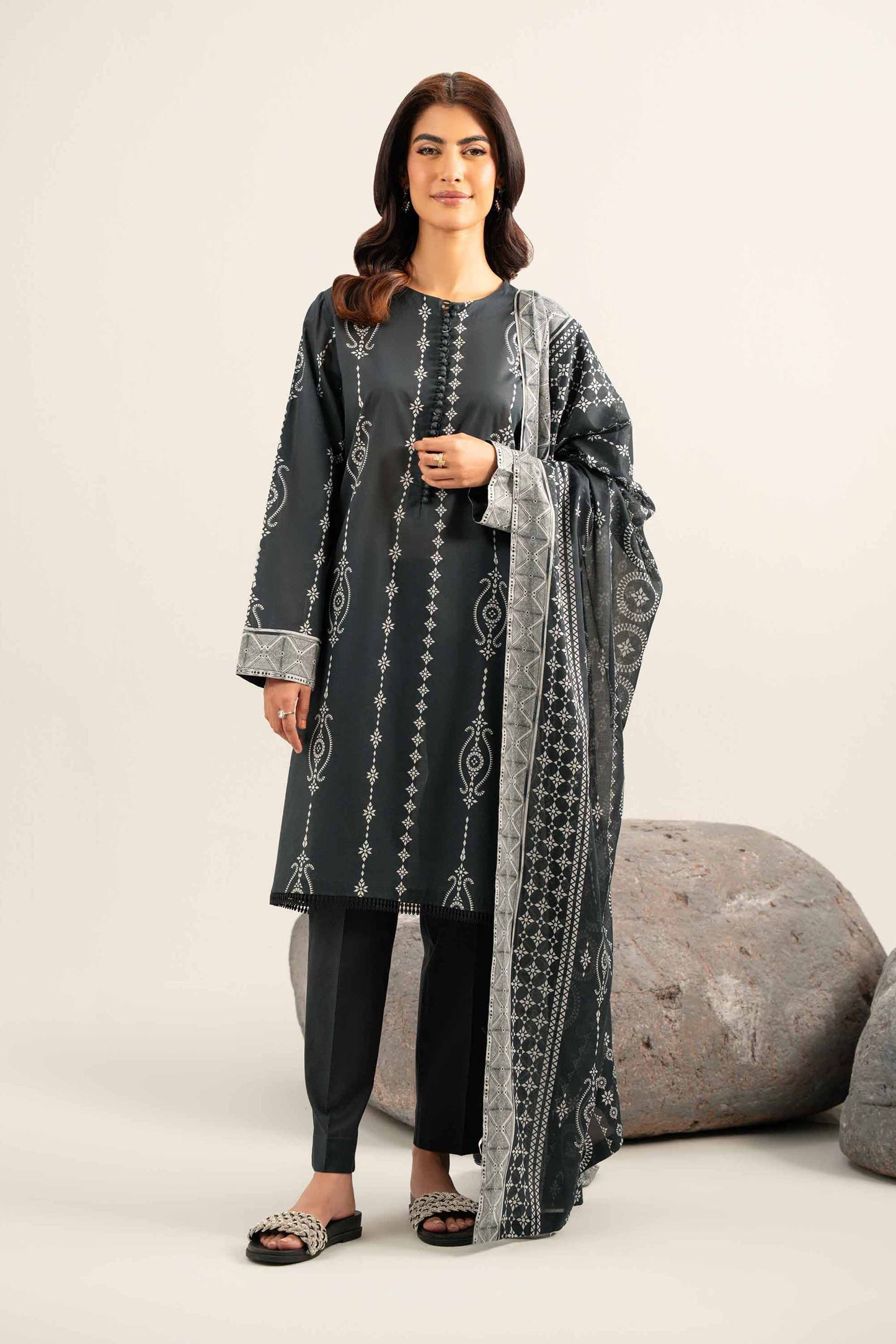Nishat Printed Lawn Three Piece Suit NS-LWN-BLK06