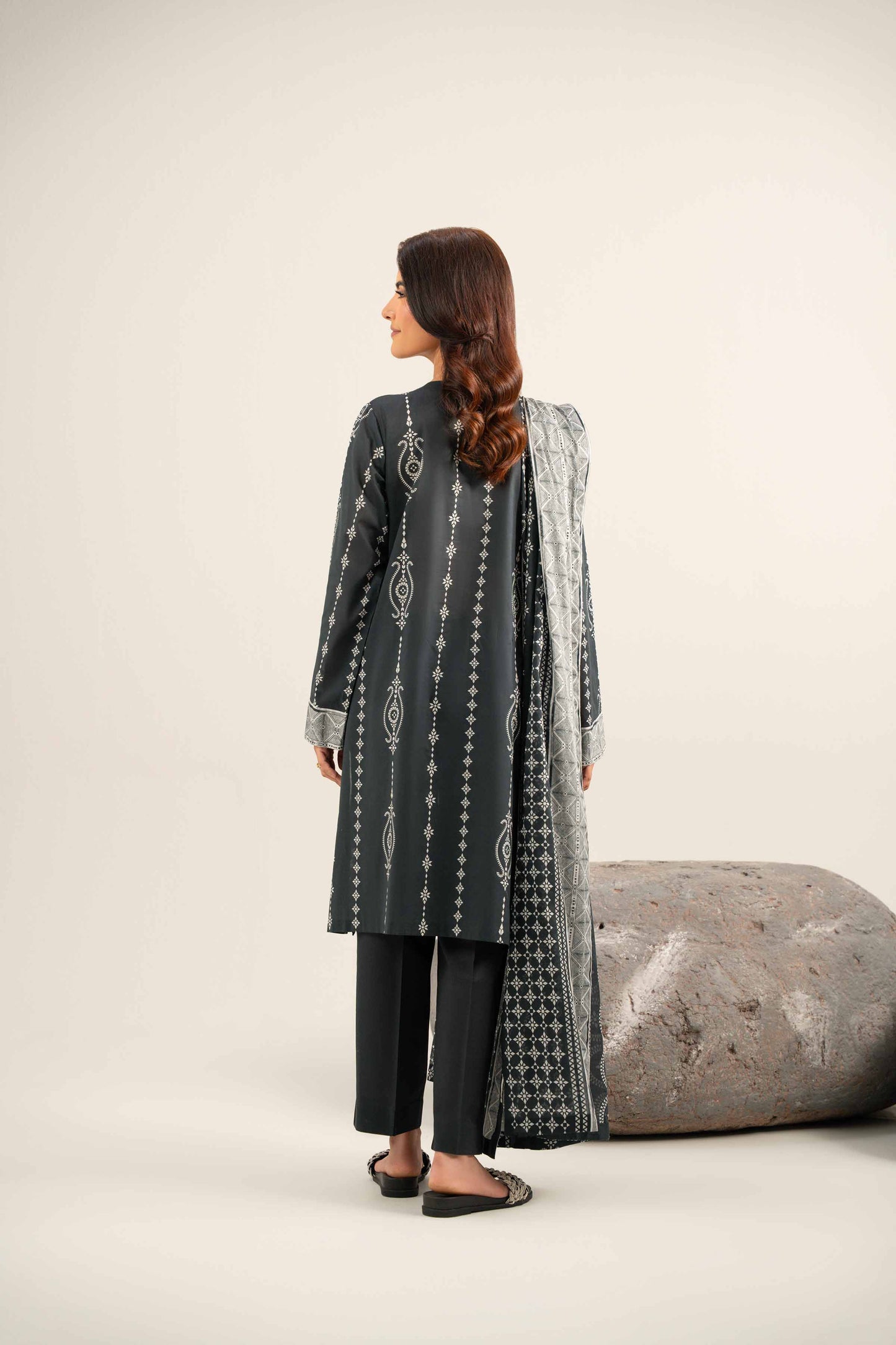 Nishat Printed Lawn Three Piece Suit NS-LWN-BLK06