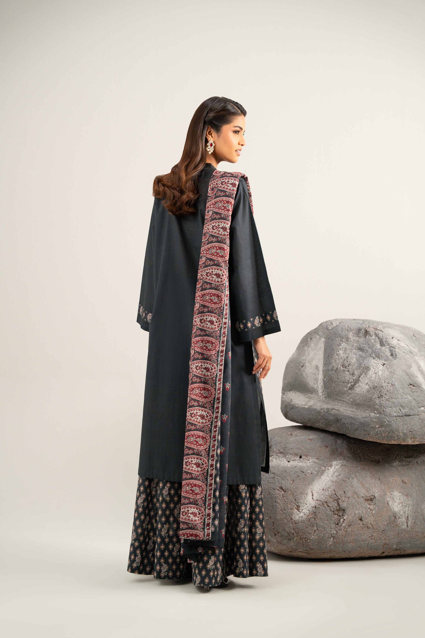 Nishat Printed Lawn Three Piece Suit NS-LWN-BLK04