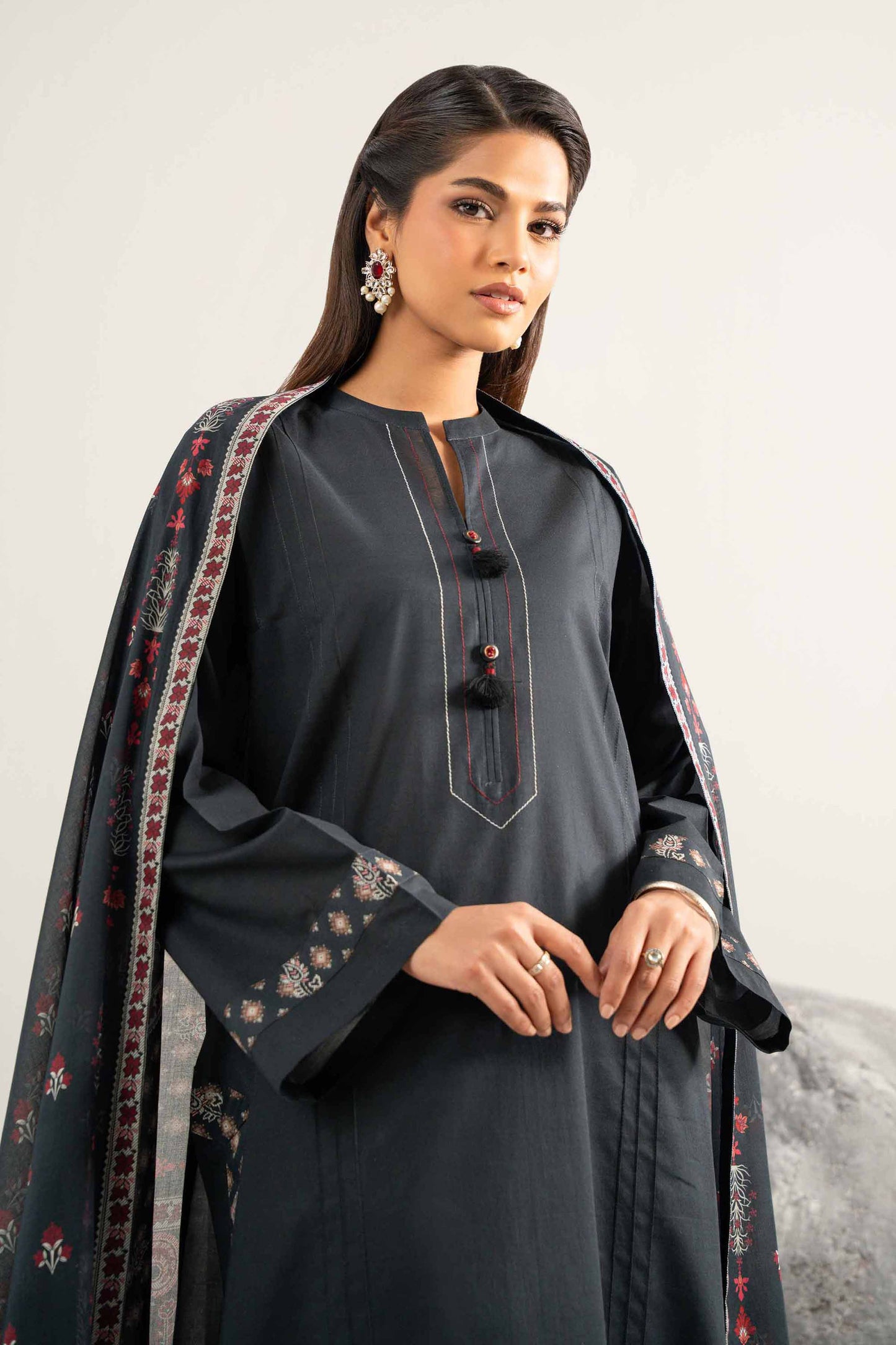 Nishat Printed Lawn Three Piece Suit NS-LWN-BLK04