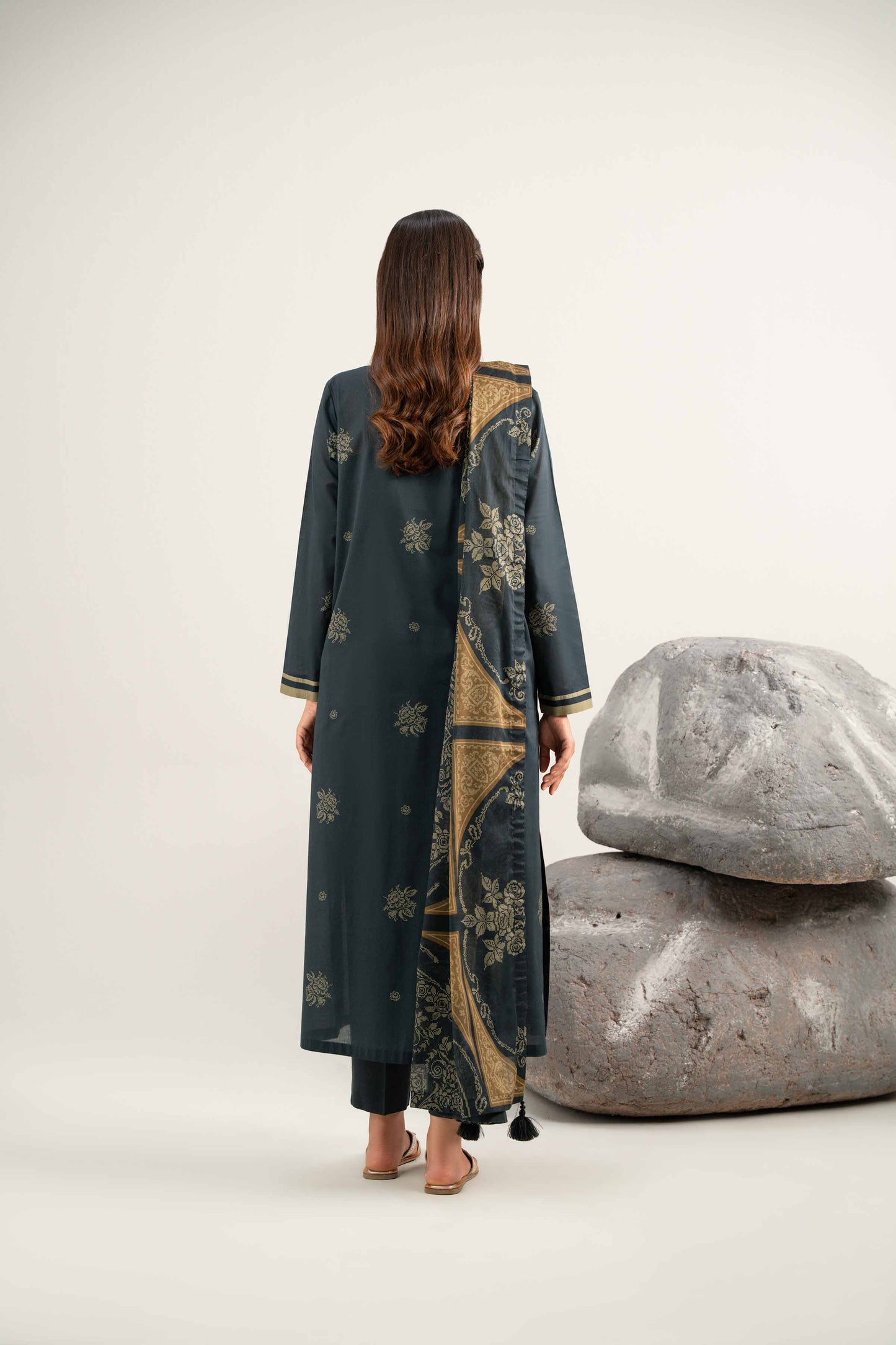 Nishat Printed Lawn Three Piece Suit NS-LWN-BLK03