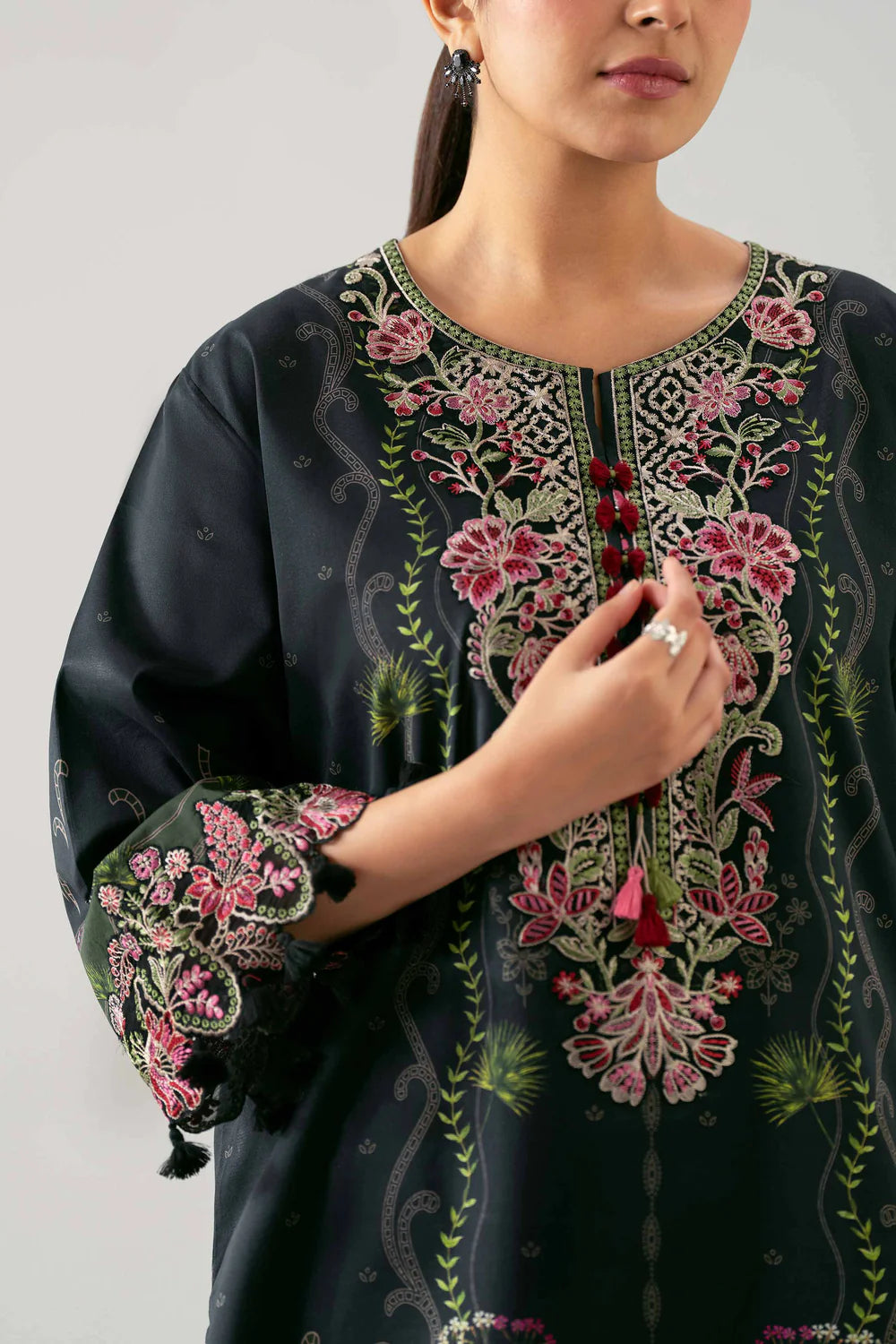 Nishat Embroidered Lawn Three Piece Suit NS-LWN-BLK09
