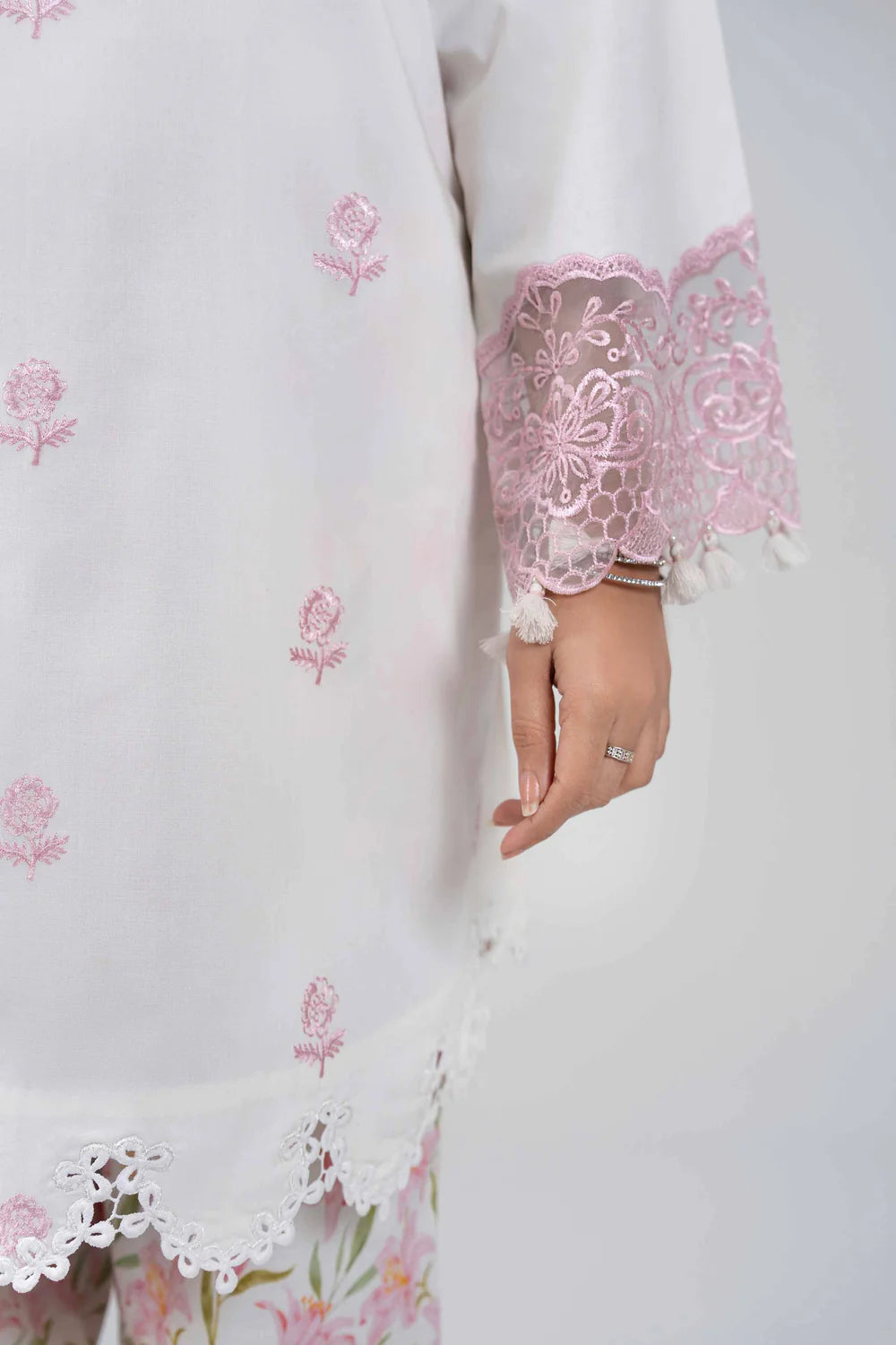 Nishat Embroidered Cambric Cotton Three Piece Suit NS-CT-PNK02