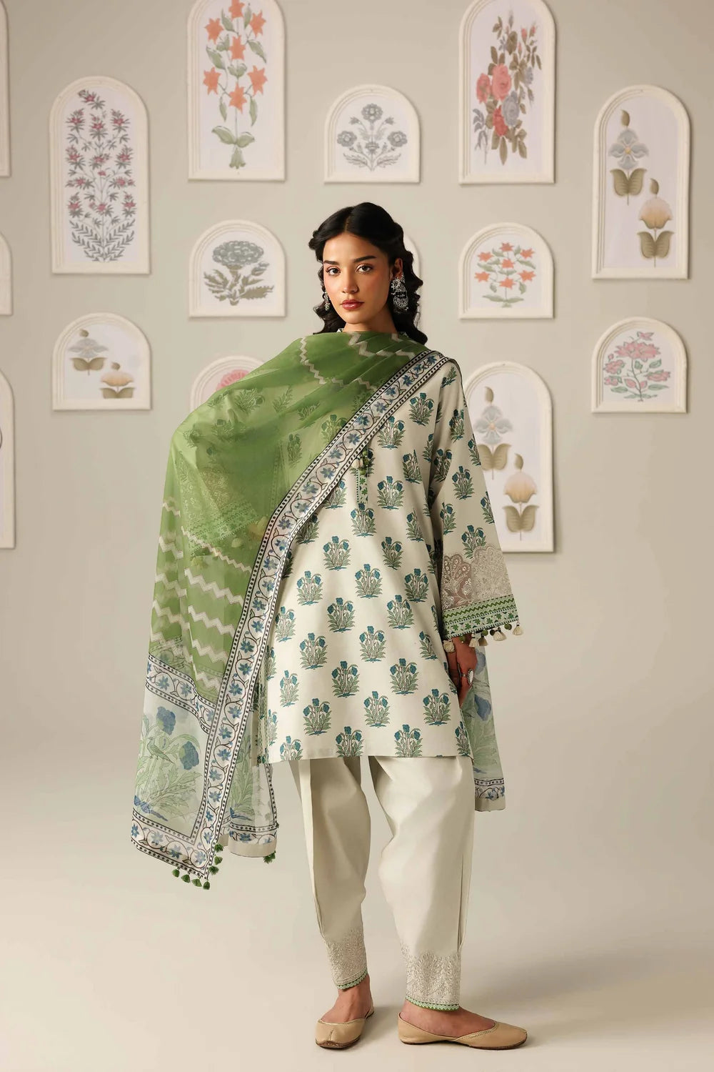 Nishat Printed Lawn Three Piece Suit NS-LWN-GR03