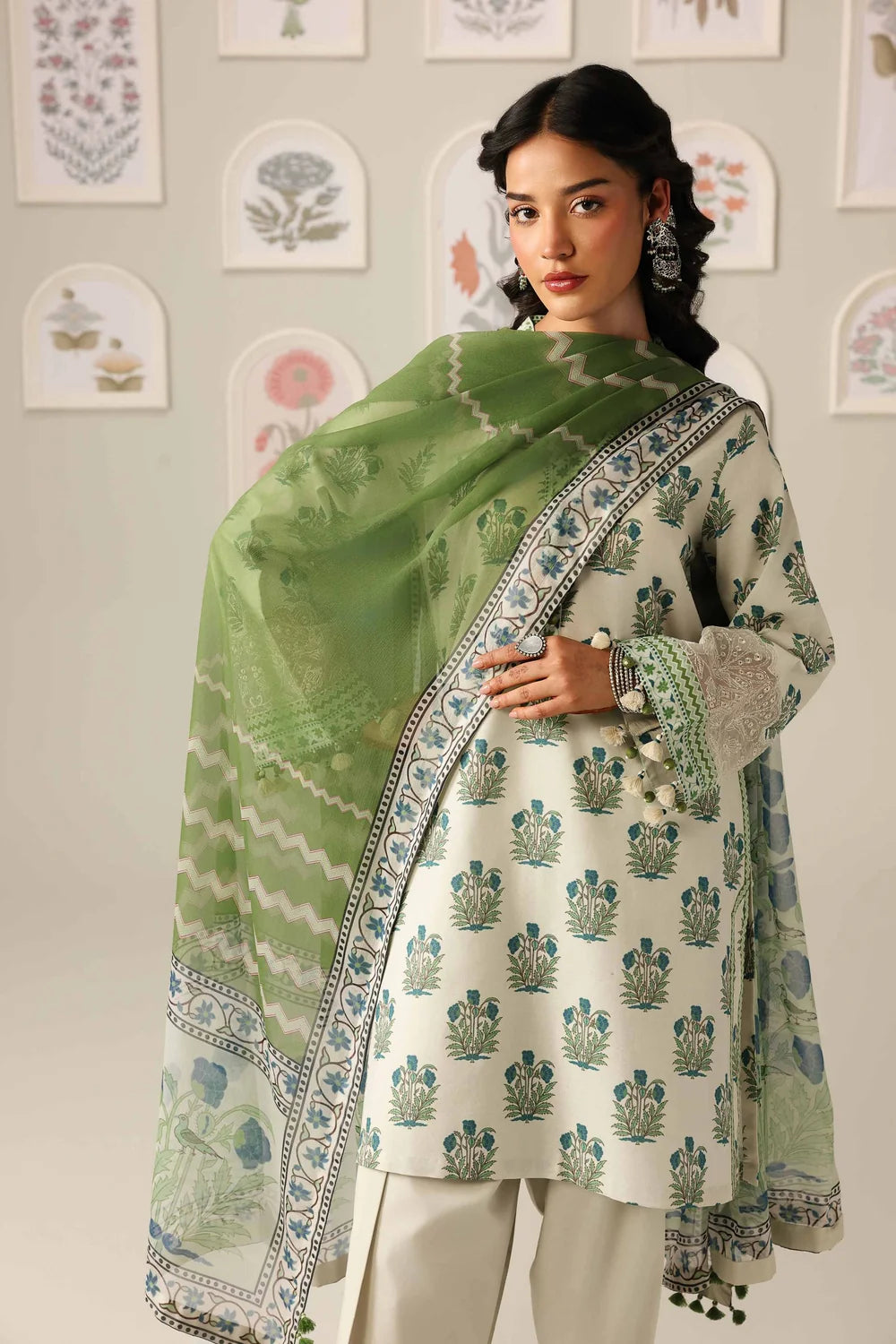 Nishat Printed Lawn Three Piece Suit NS-LWN-GR03
