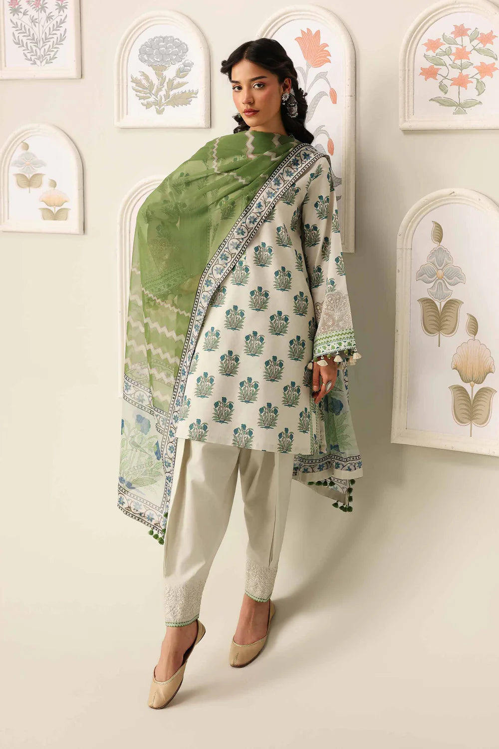 Nishat Printed Lawn Three Piece Suit NS-LWN-GR03