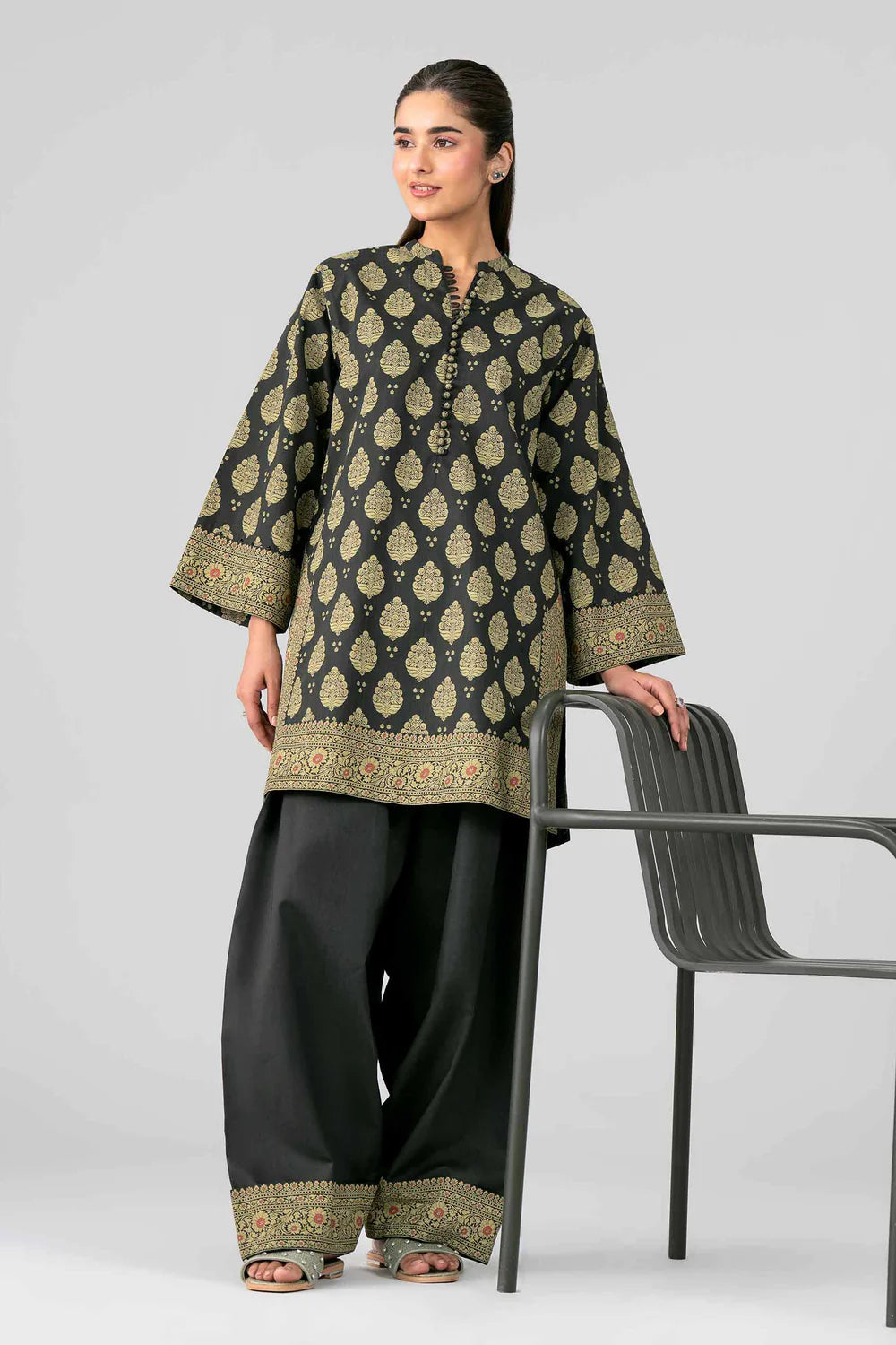 Nishat Printed Lawn Three Piece Suit NS-LWN-BLK08