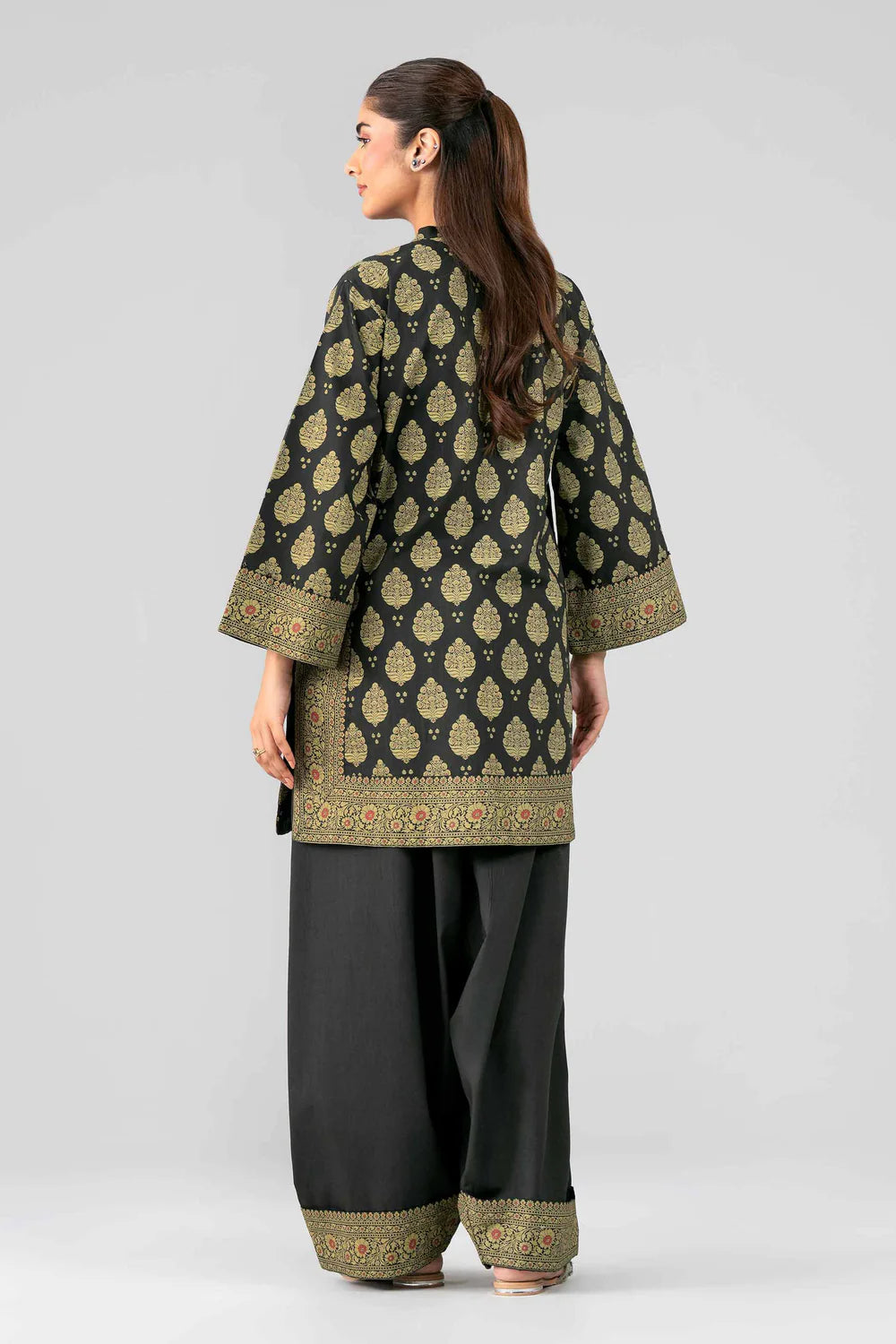 Nishat Printed Lawn Three Piece Suit NS-LWN-BLK08
