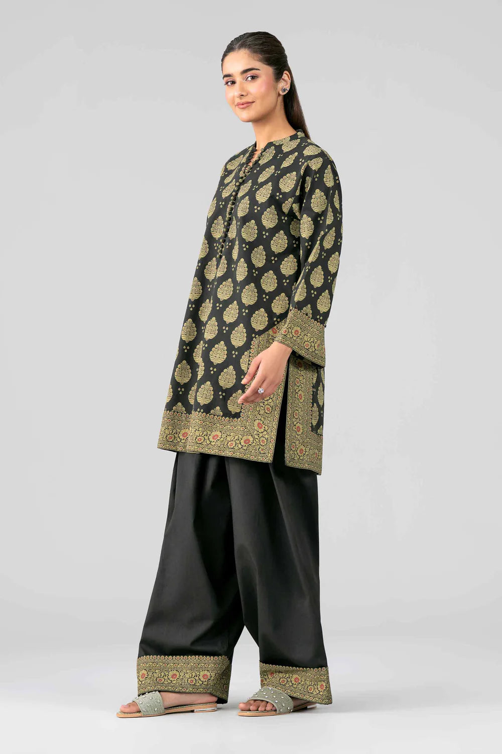 Nishat Printed Lawn Three Piece Suit NS-LWN-BLK08