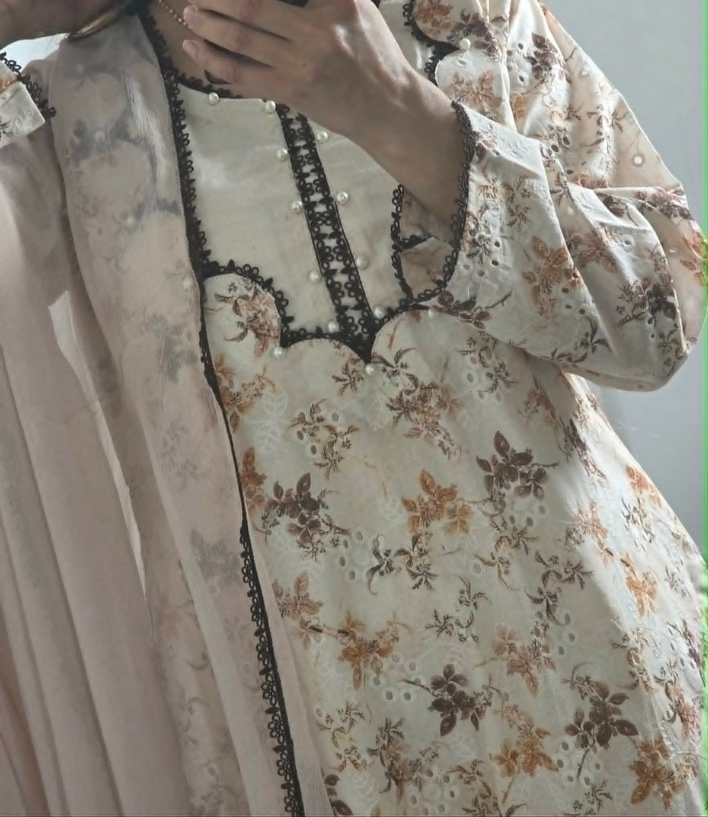 Uznau Embroidered Lawn Three Piece Suit UZ-LWN-WHT019