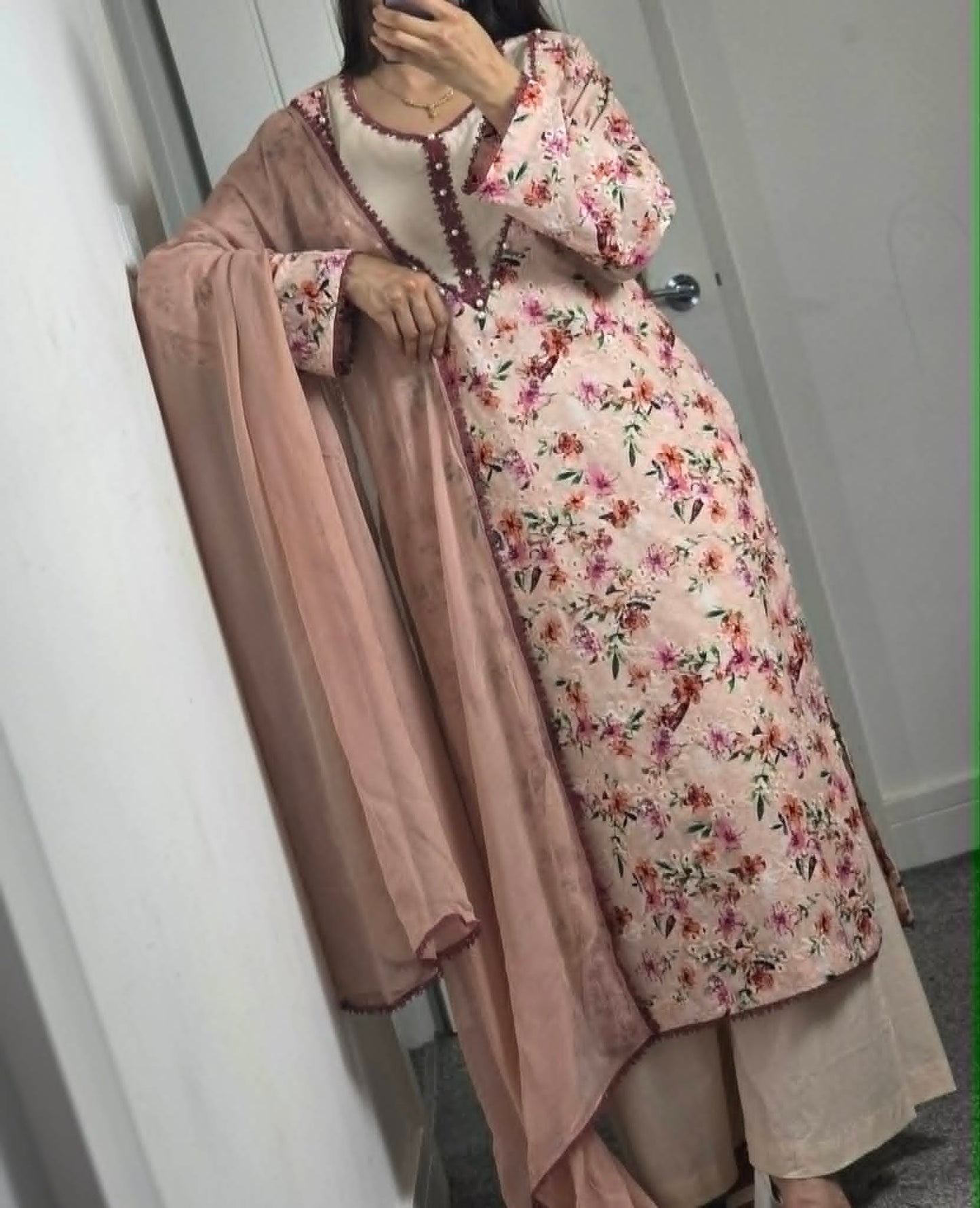 Uznau Embroidered Lawn Three Piece Suit UZ-LWN-PNK020