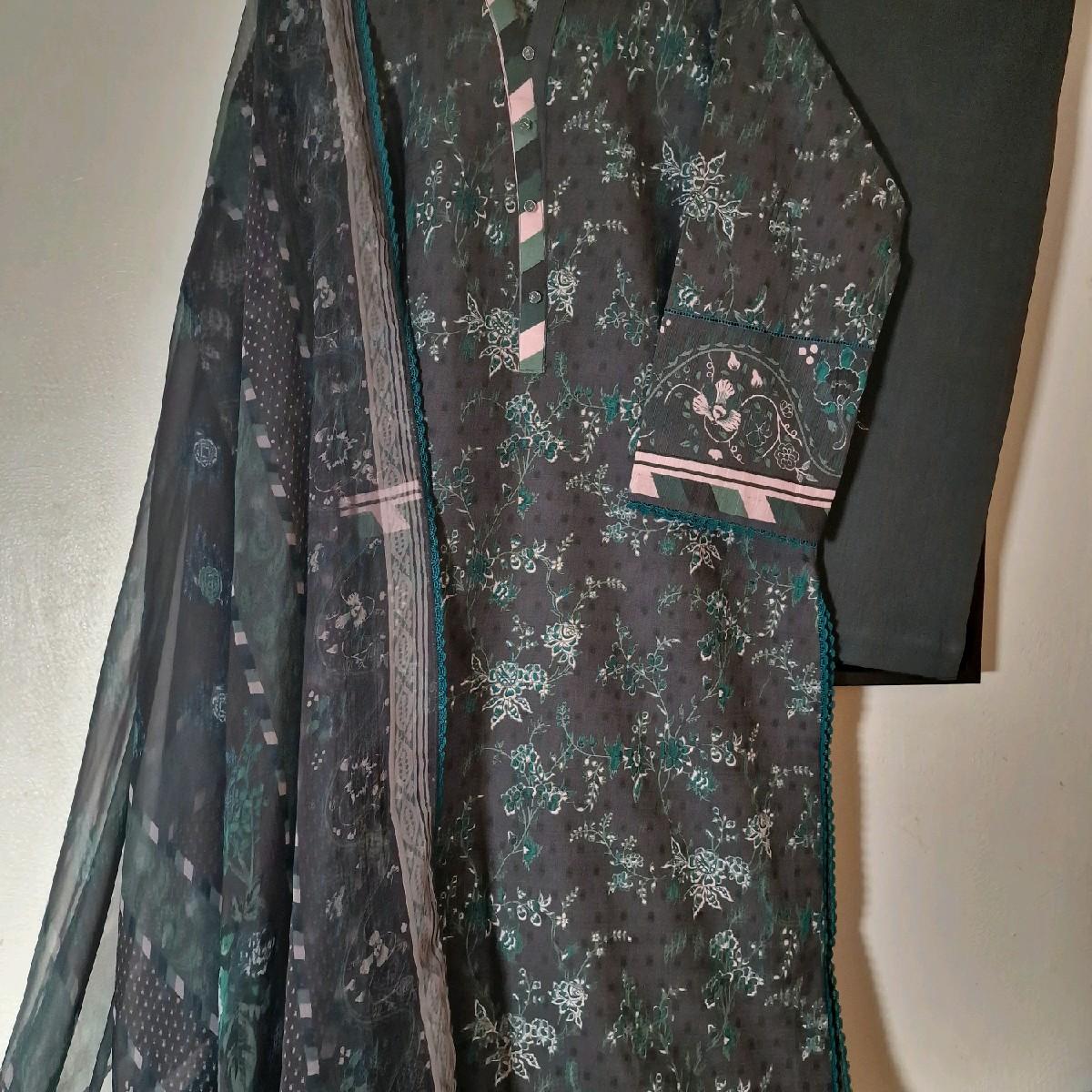 khaadi khaddar winter pakistani trouser dupatta kameez Floral