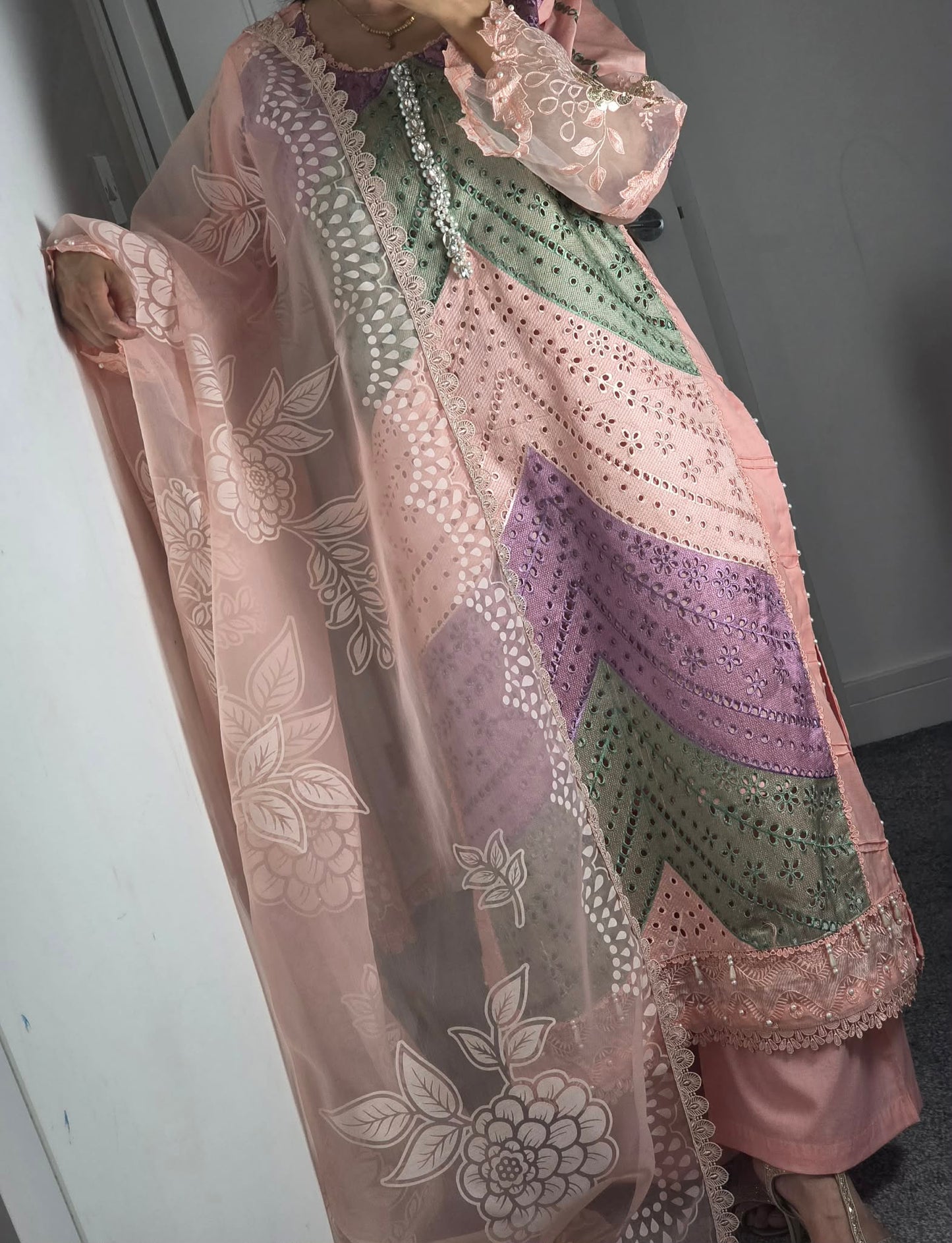 Uznau Embroidered Lawn Three Piece Suit UZ-LWN-PNK019